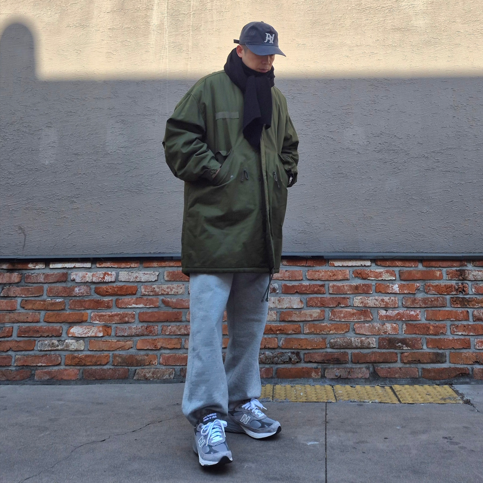 New Balance 993 Made in USA Grey - D Standard, Nike NSW Swoosh Open Hem Fleece Pants Dark Grey Heather - Asia 착용 스타일 - 2