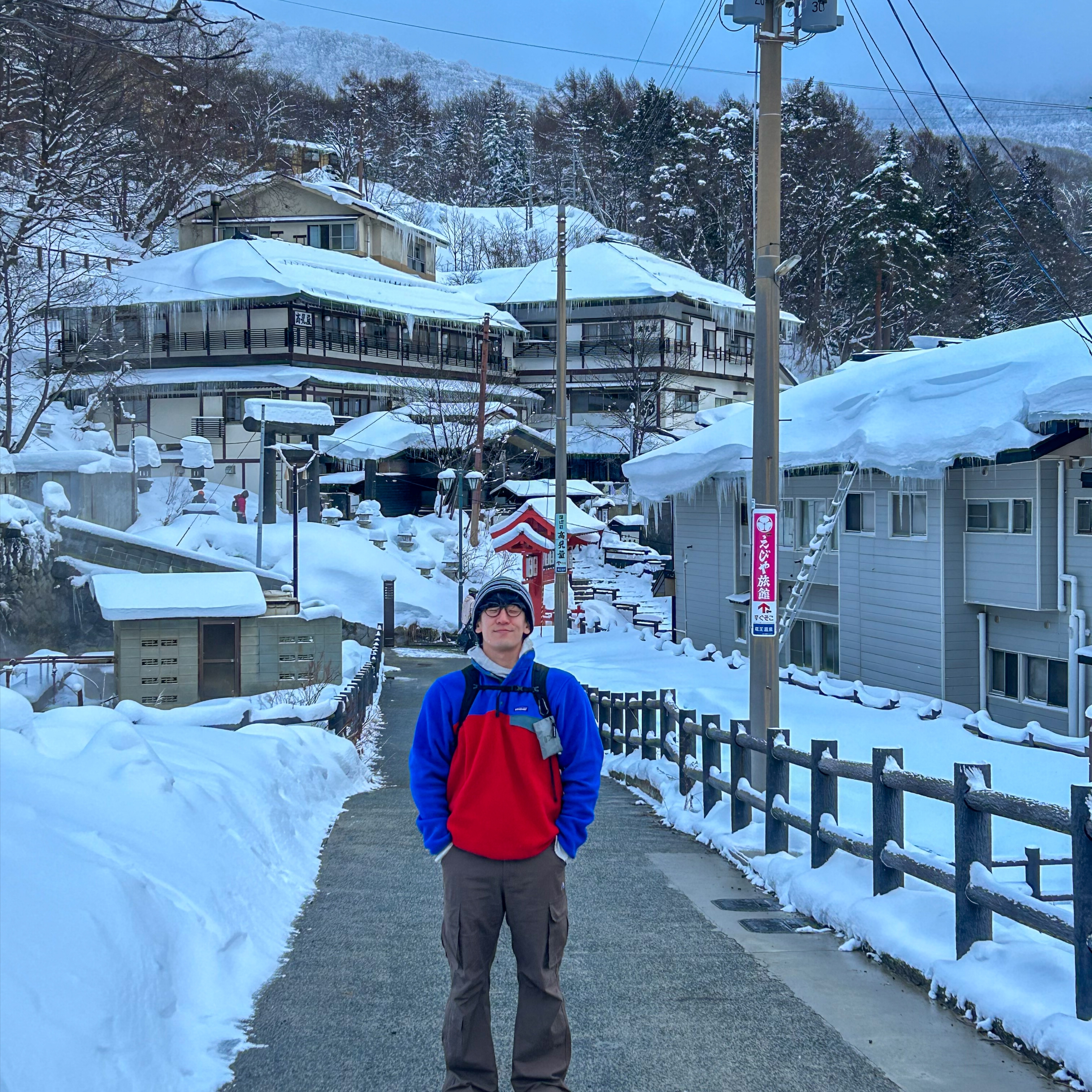 Patagonia Lightweight Synchilla Snap-T Fleece Pullover Touring Red, SIERRA DESIGNS LASSEN Cordura Ultra-lightweight Backpack 17L BLACK 착용 스타일 - 1