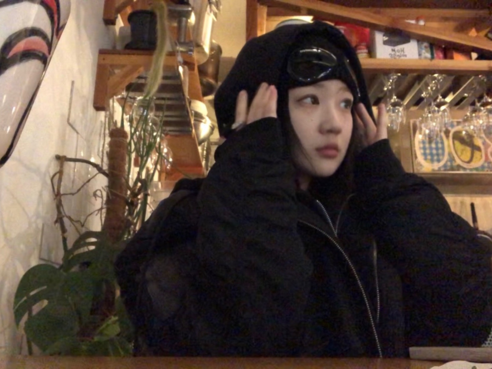 C.P. Company Extra Fine Merino Wool Goggle Beanie Black - 24FW, Juun.J Nylon Jersey Hooded Detachable MA-1 Jumper Black - 24FW 착용 스타일 - 1