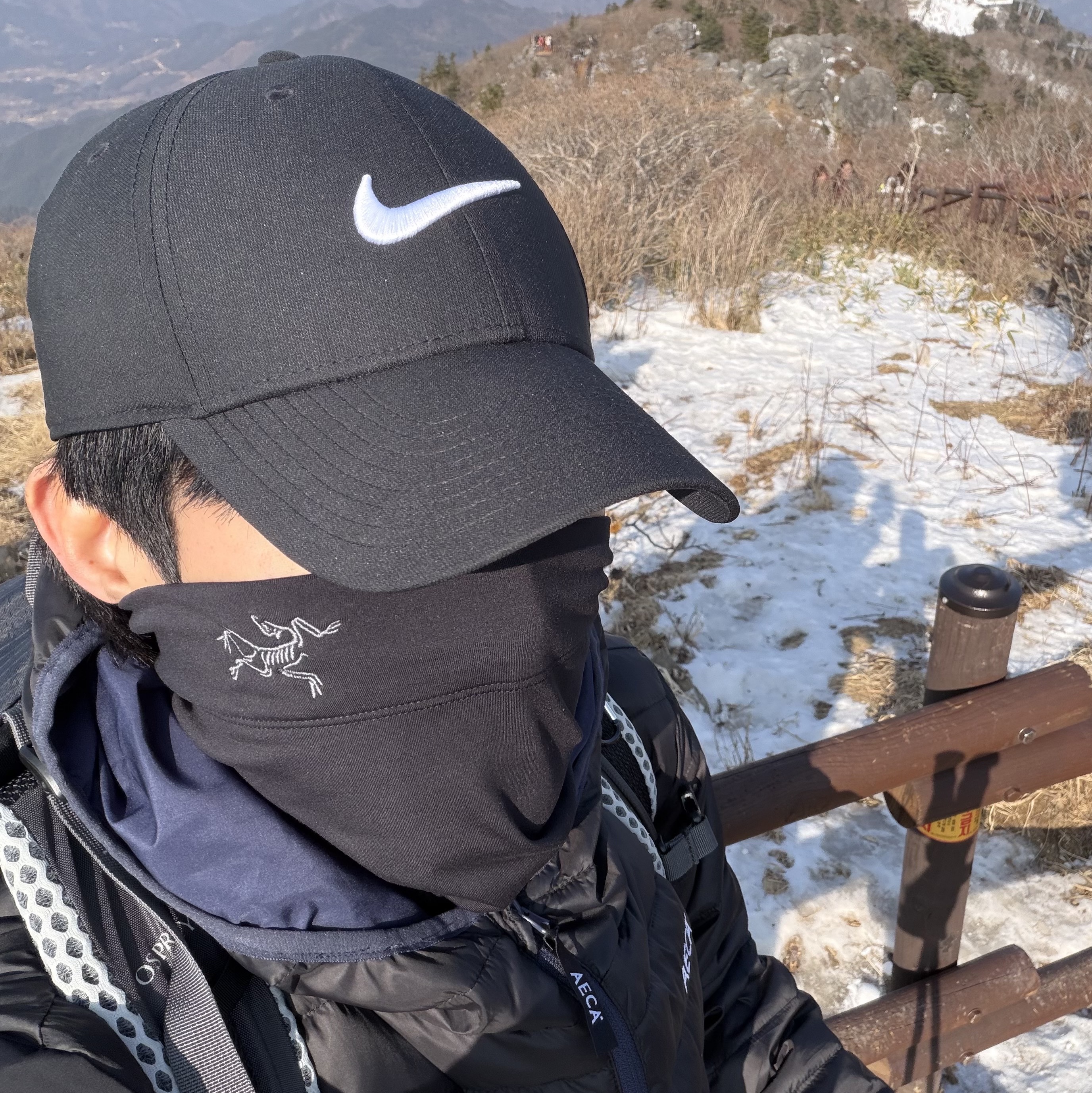 Arc'teryx Rho Neck Gaiter Long Black 착용 스타일