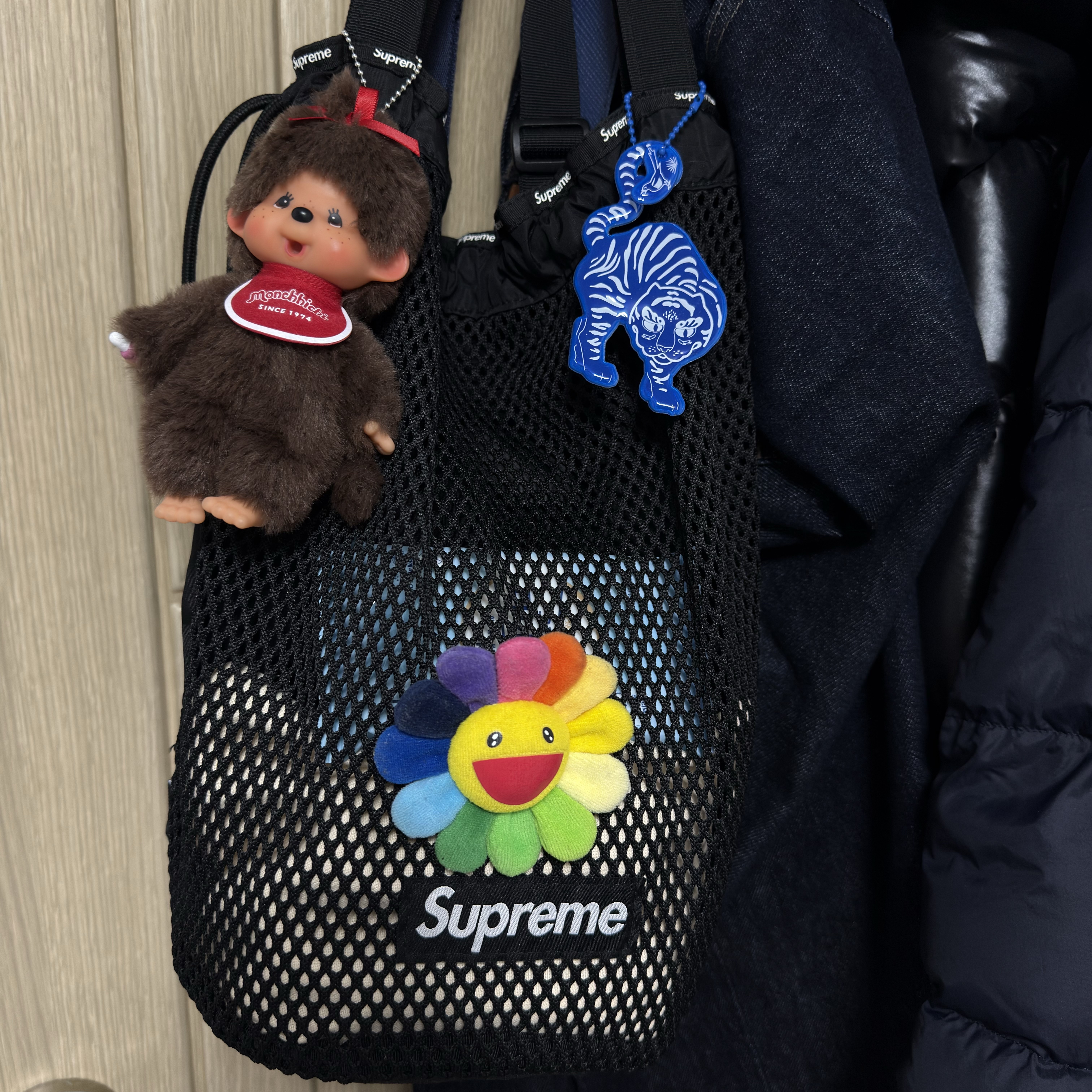 Muds Magpie and Tiger Safety Keyring Blue White, Monchhichi SS Girl Key Chain Brown 착용 스타일 - 1