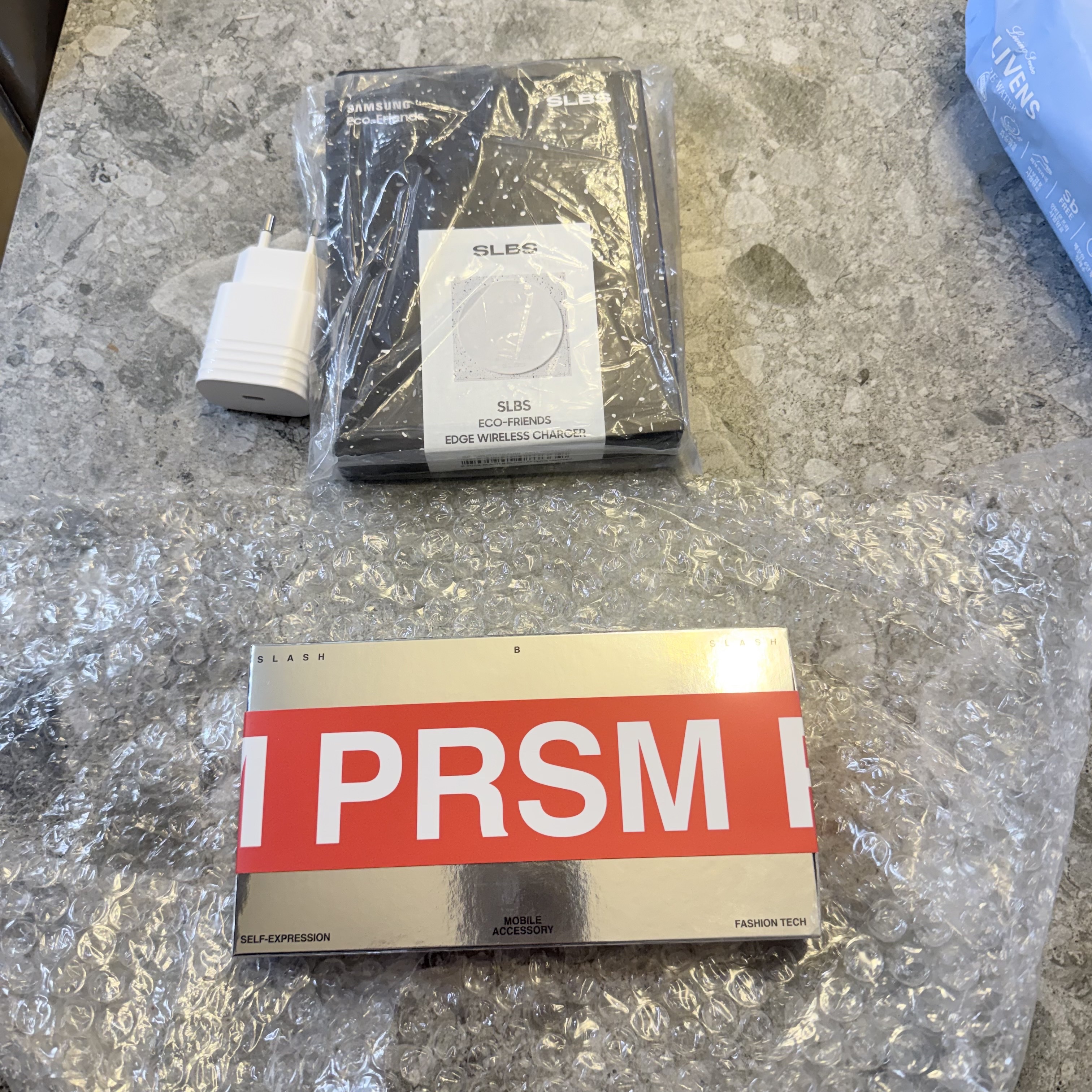 SLBS PRSM Clear Magnet Case for iPhone17 Series 착용 스타일