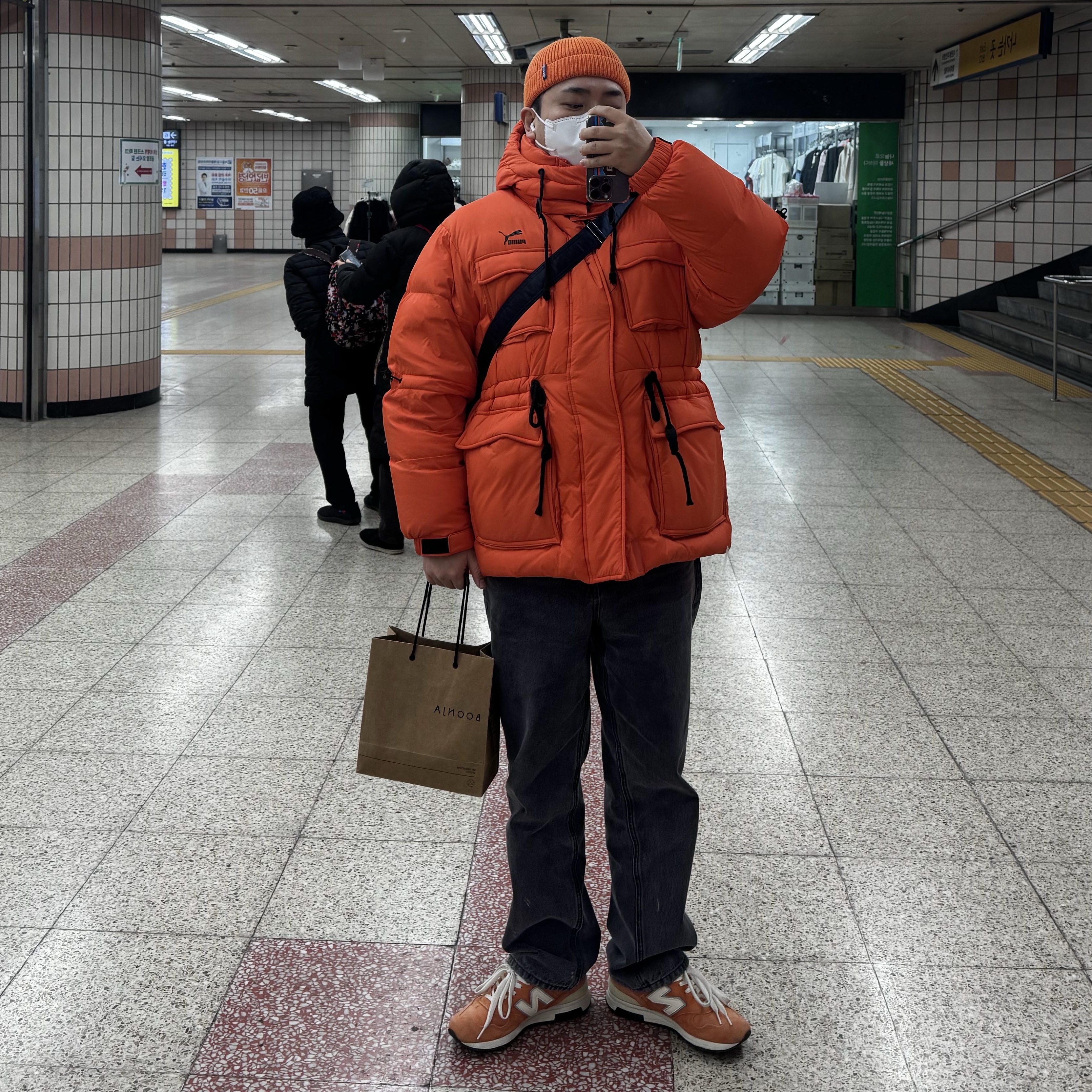 New Balance x J.Crew 1400 Made in USA Orange 착용 스타일