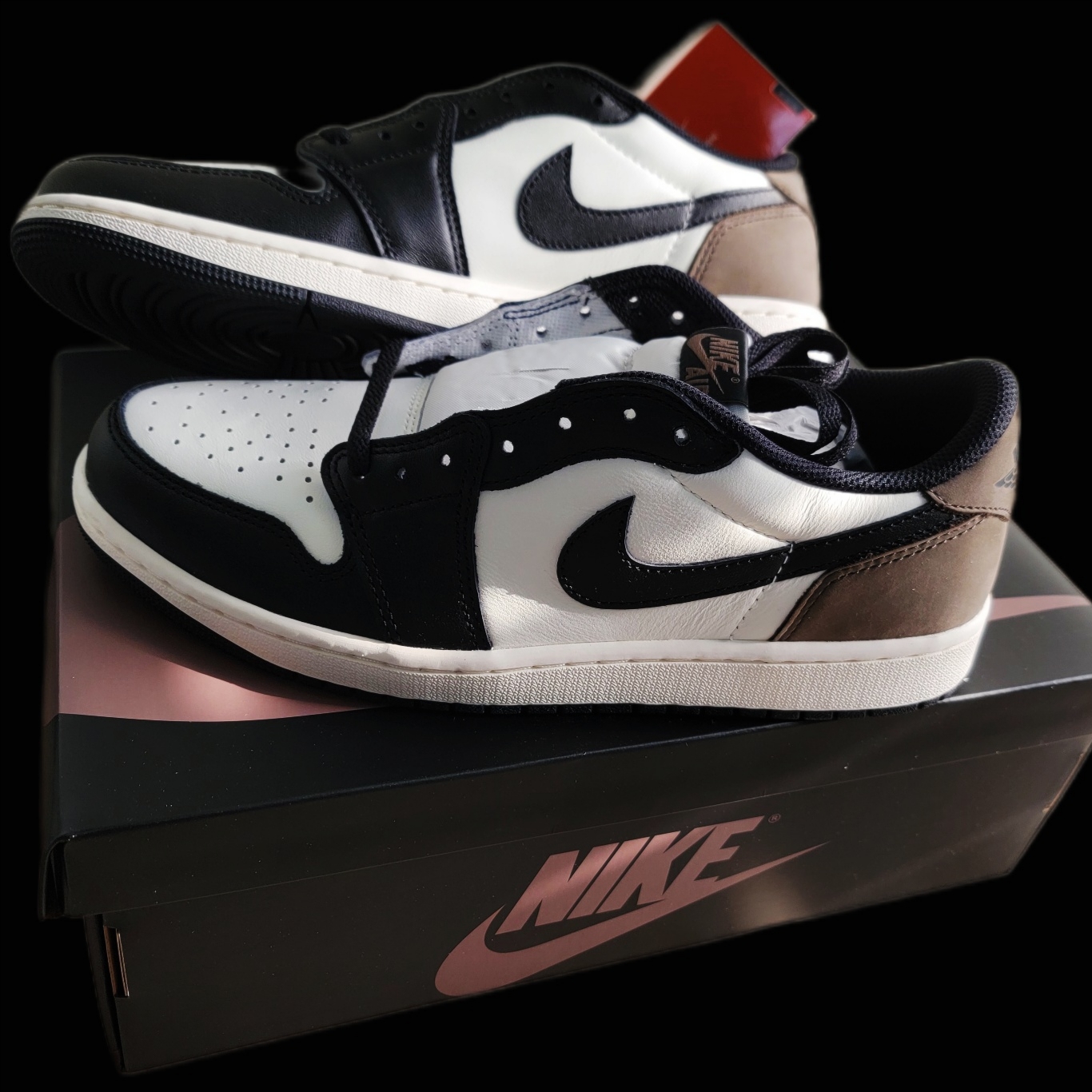 Jordan 1 Retro Low OG Mocha 착용 스타일