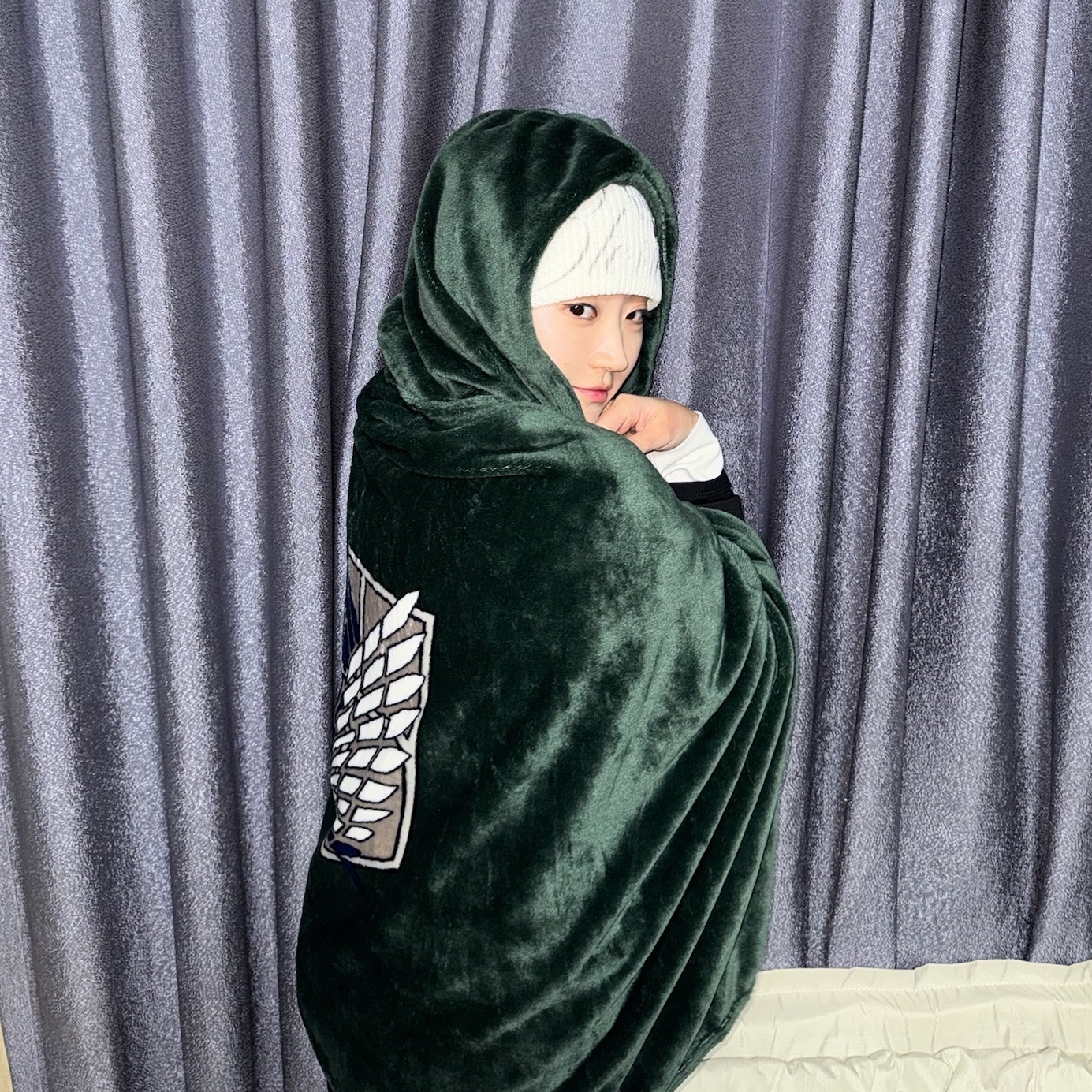 Frank Burger × Attack On Titan Scouting Legion Cloak Blanket 착용 스타일 - 2