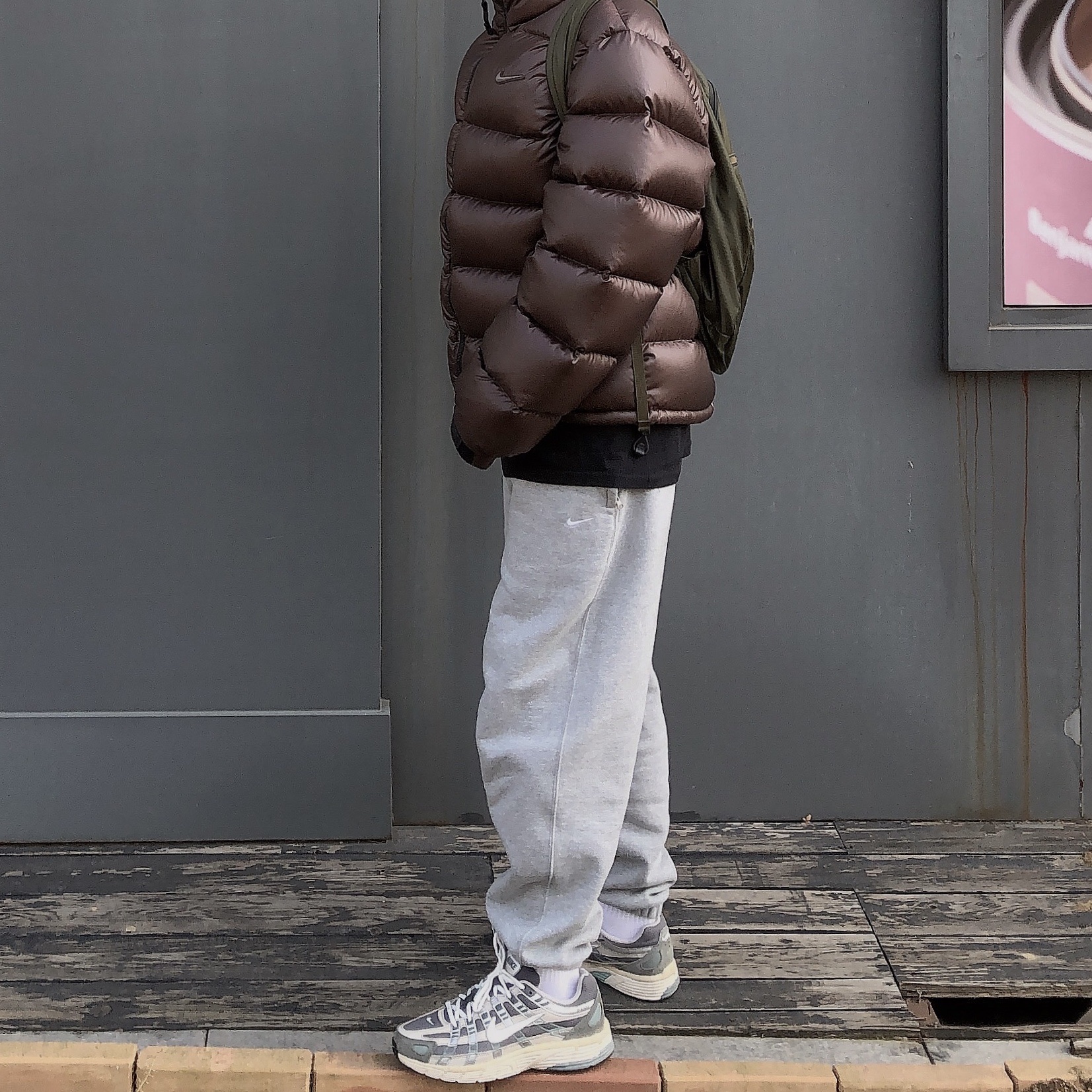 Nike x Drake Nocta Sunset Puffer Jacket Baroque Brown Olive Grey - Asia, Nike NRG Solo Swoosh Fleece Pants Dark Grey Heather - US/EU 착용 스타일 - 2