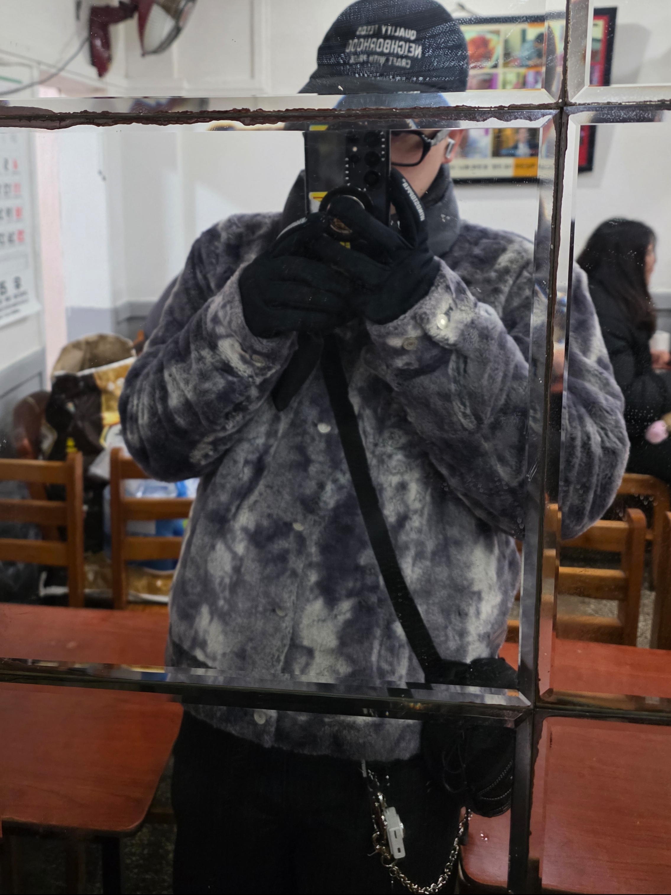 Palace Furry Trucker Jacket Grey - 24FW, Palace Cordura Reflex RS Shot Bag Black - 25SS 착용 스타일