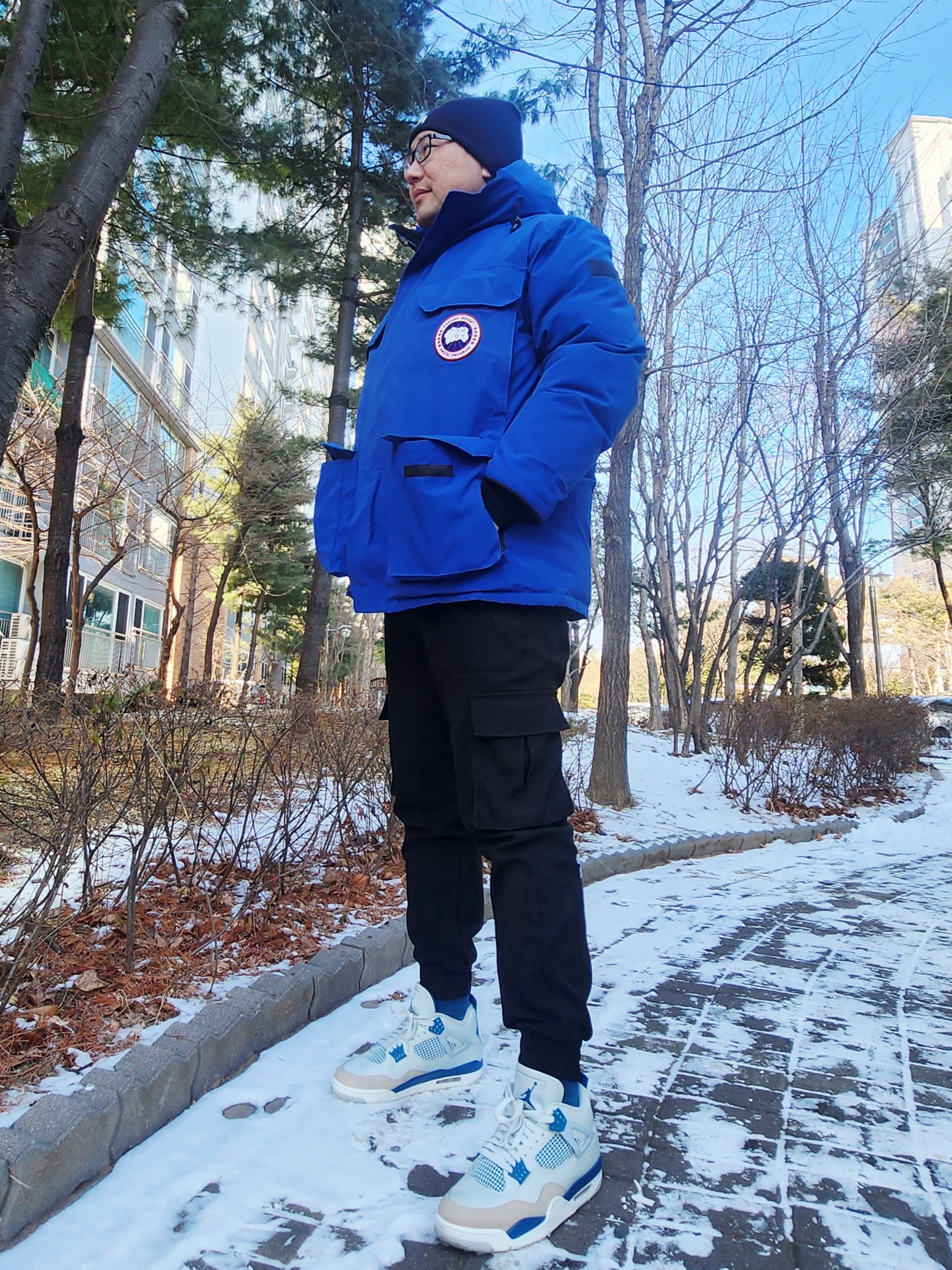 Nike x Stussy NRG Cuffed Beanie Black, Jordan 4 Retro Industrial Blue 착용 스타일