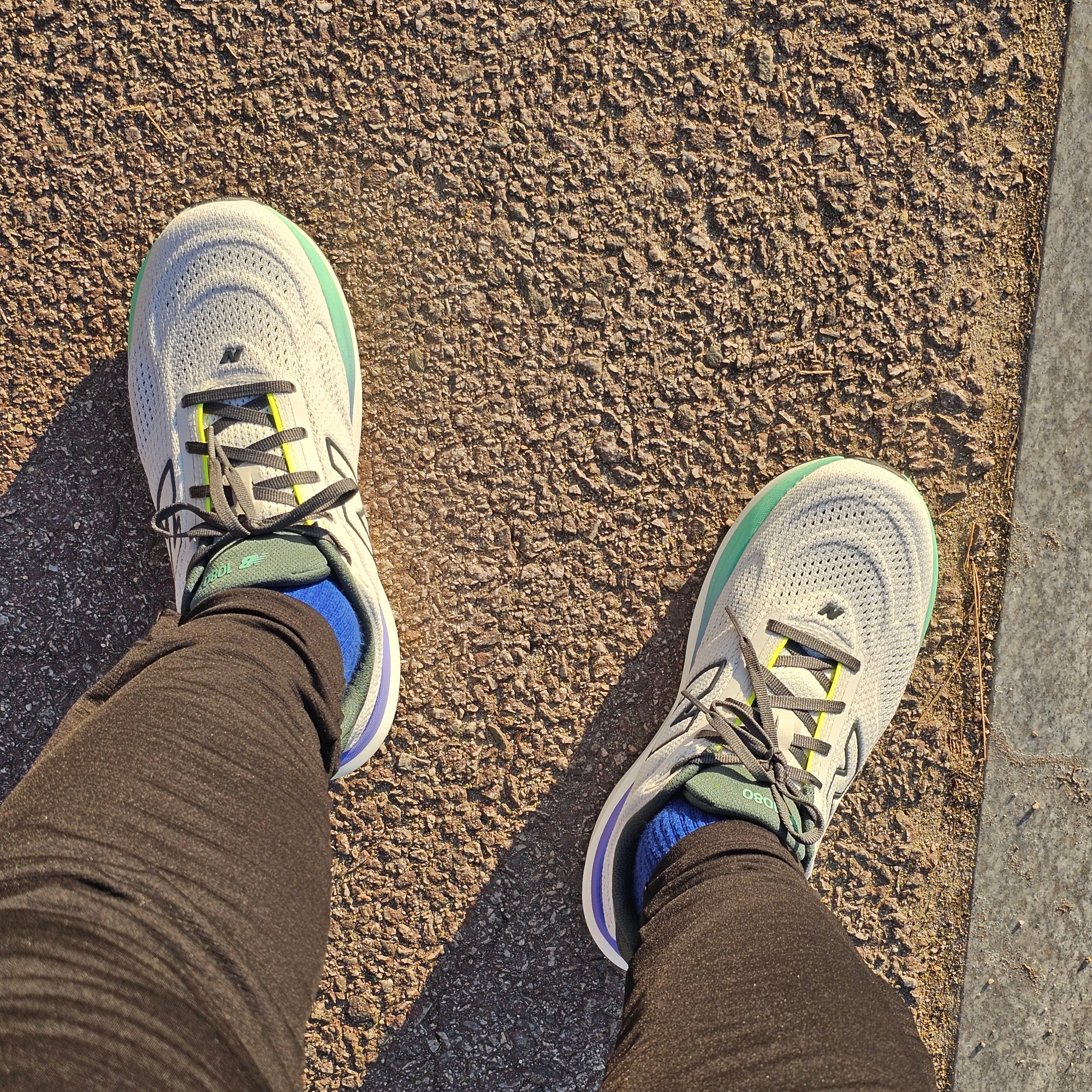 New Balance 1080v15 Reflection Graphite  - 2E Wide 착용 스타일