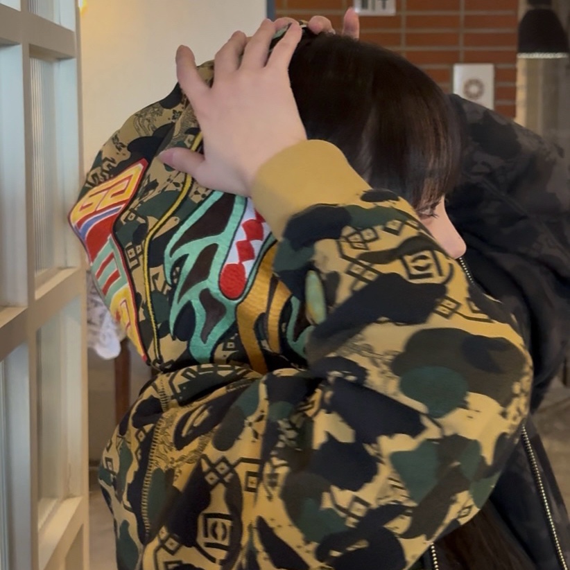 BAPE x Clot Camo Split Relaxed Fit Shark Full Zip Hoodie Black, Gucci Interlocking G Thin Open Band Silver 착용 스타일 - 2