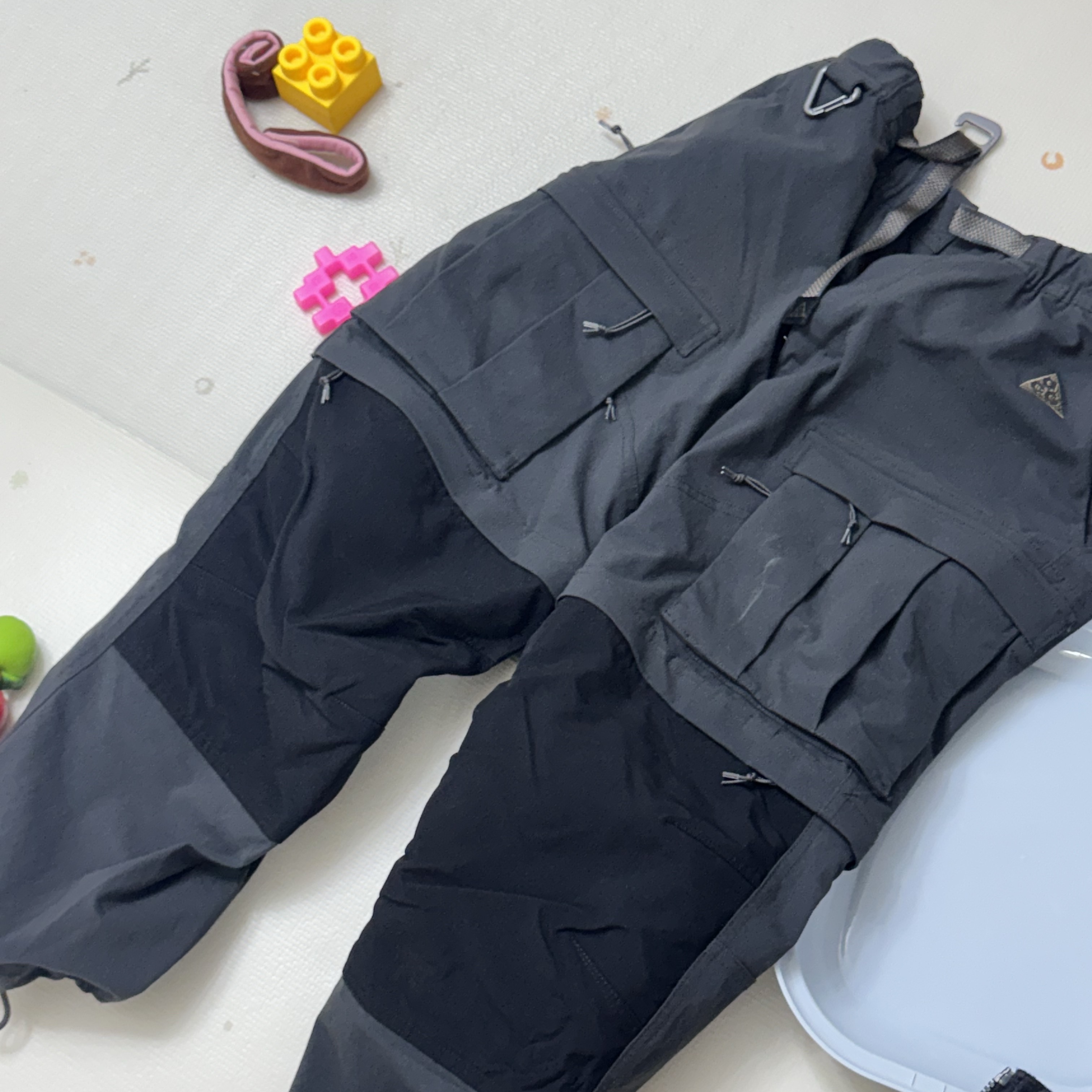 Nike ACG Smith Summit Cargo Pants Dark Smoke Grey - Asia 착용 스타일