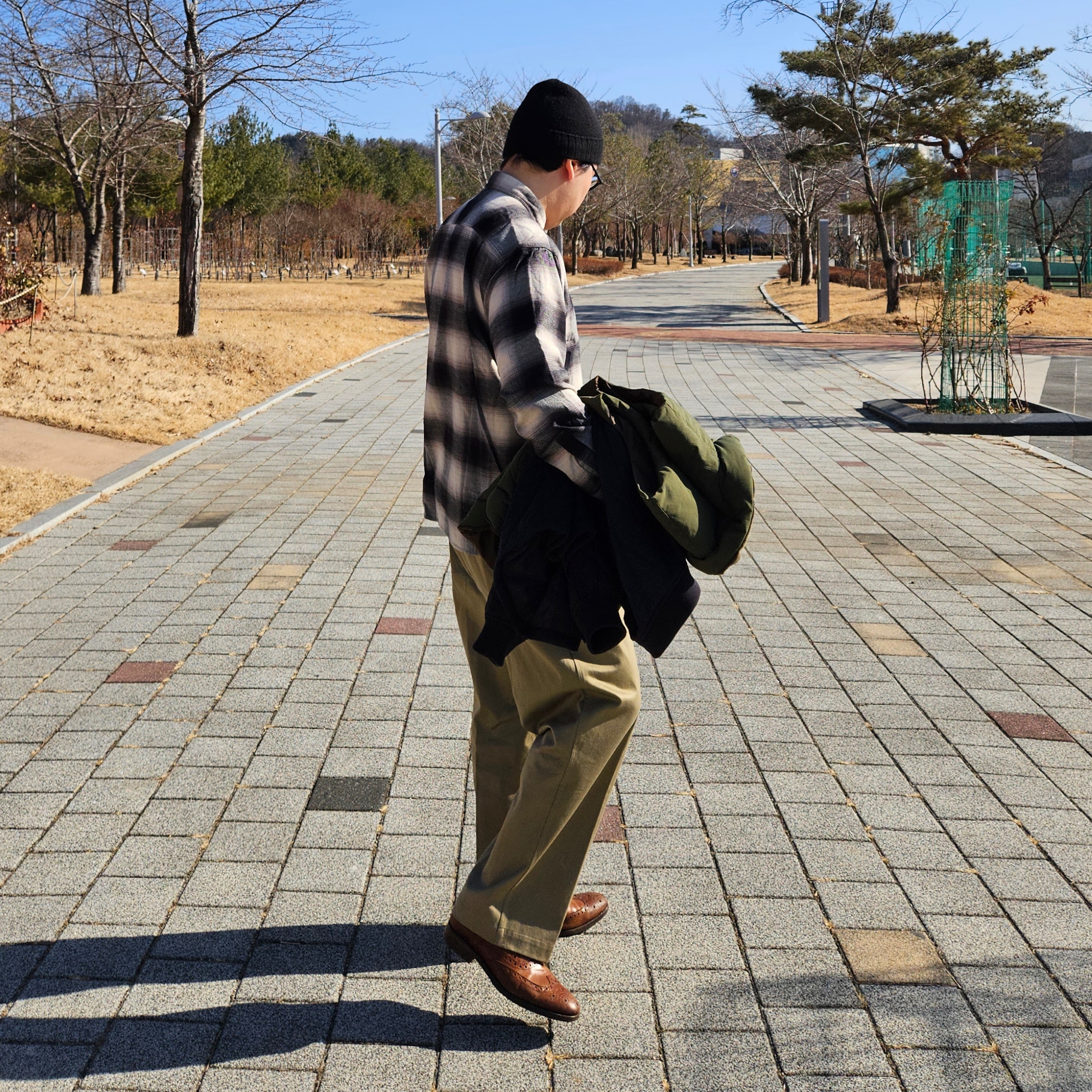 Rolex Submariner 41mm 124060 Black Oyster 착용 스타일 - 2