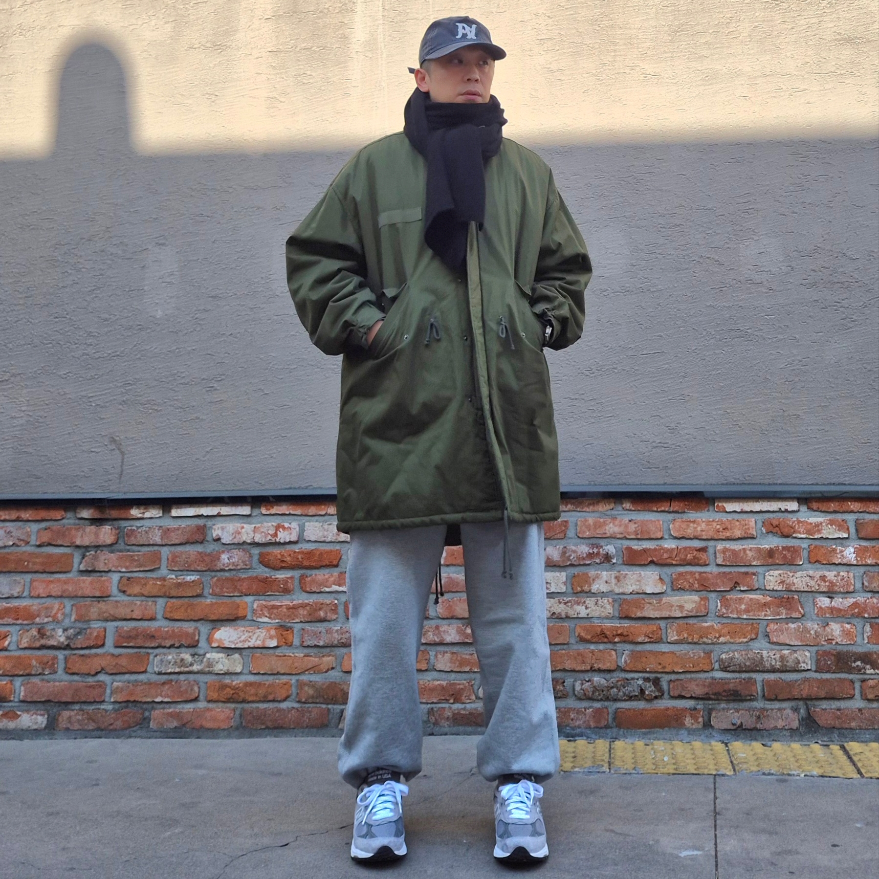 New Balance 993 Made in USA Grey - D Standard, Nike NSW Swoosh Open Hem Fleece Pants Dark Grey Heather - Asia 착용 스타일 - 1