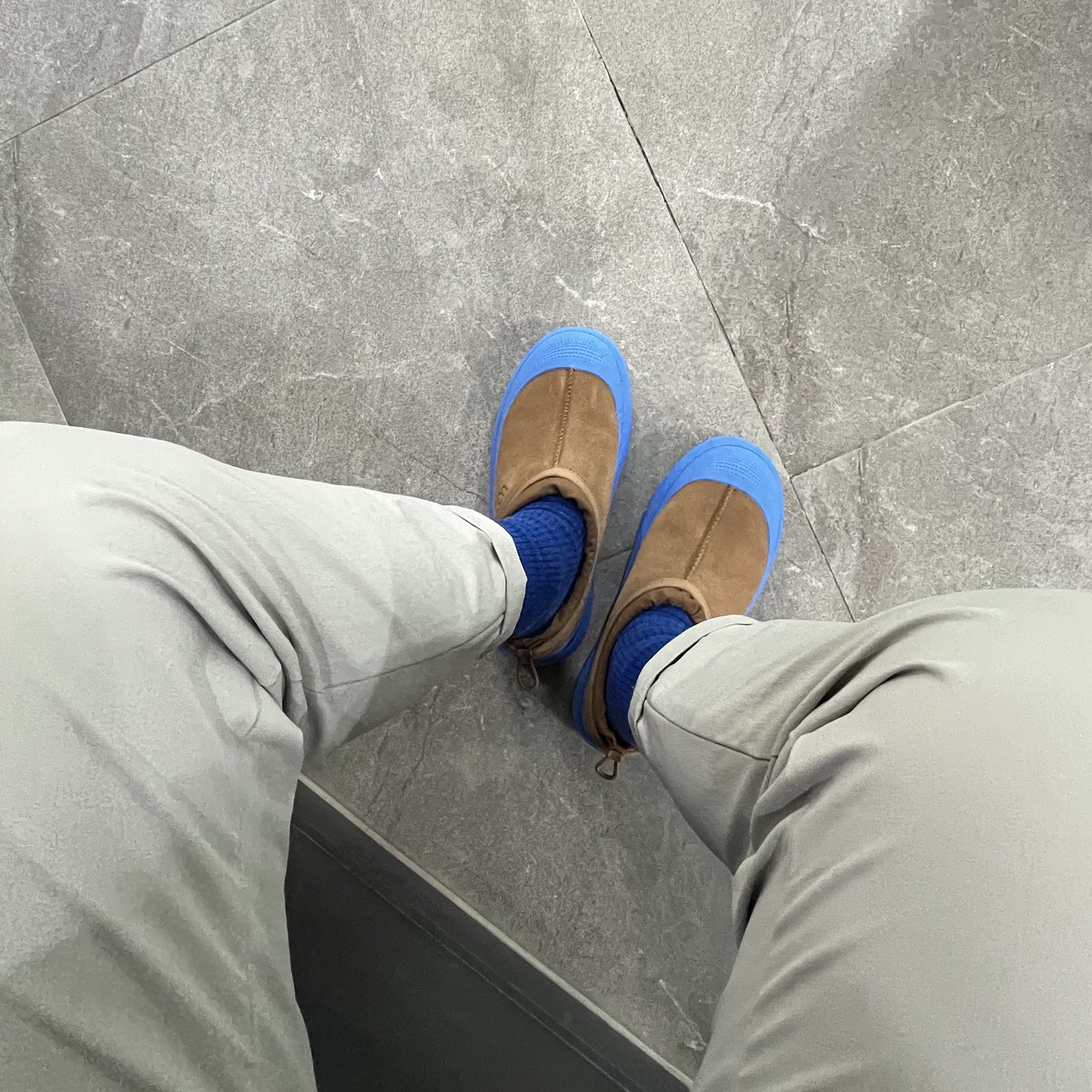 UGG Tasman Weather Hybrid Chestnut Big Sky 착용 스타일 - 2