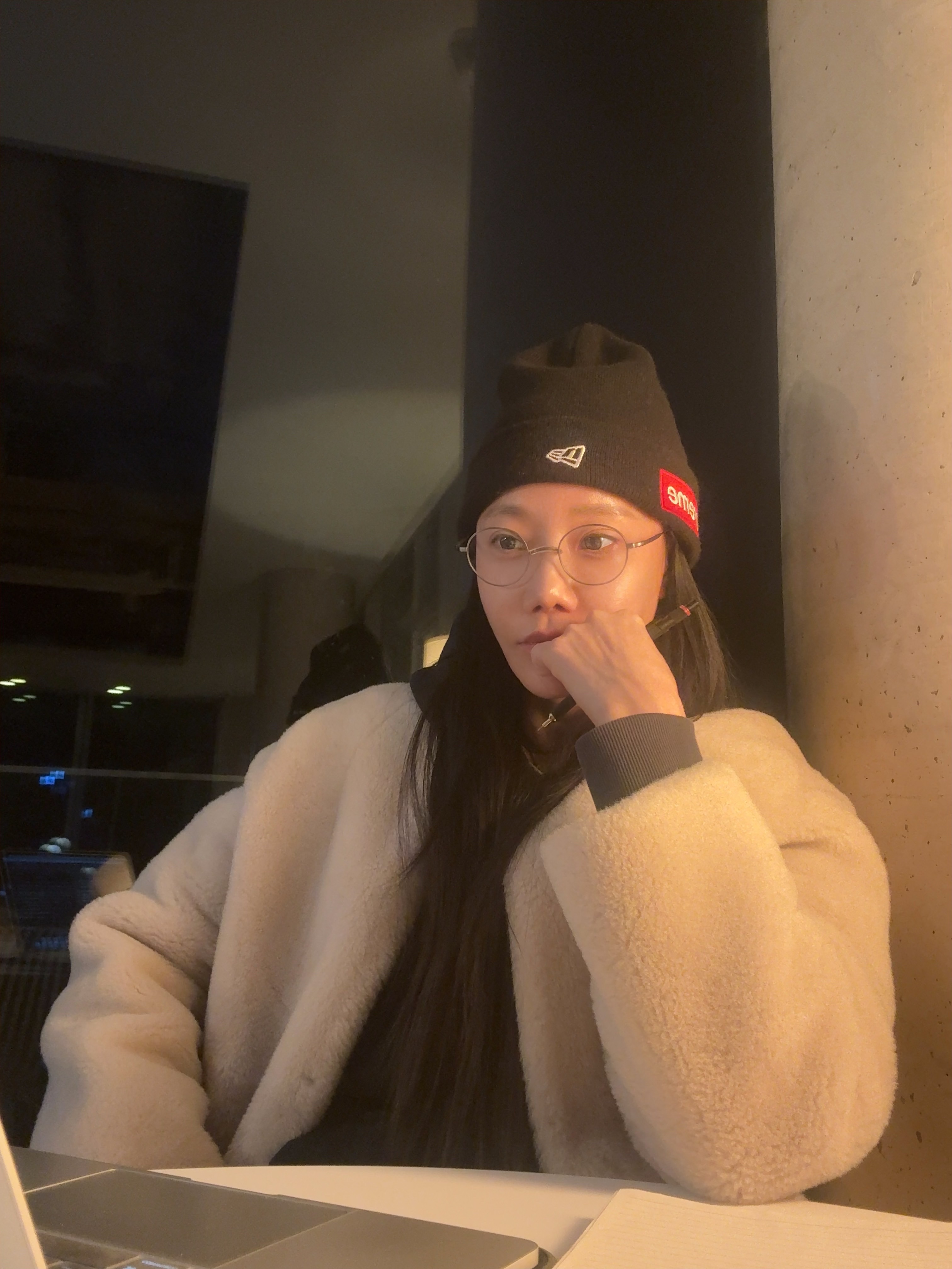 Supreme New Era Box Logo Beanie Black - 22FW, Jordan x Off-White Fleece Pullover Hoodie Black - Asia 착용 스타일 - 2