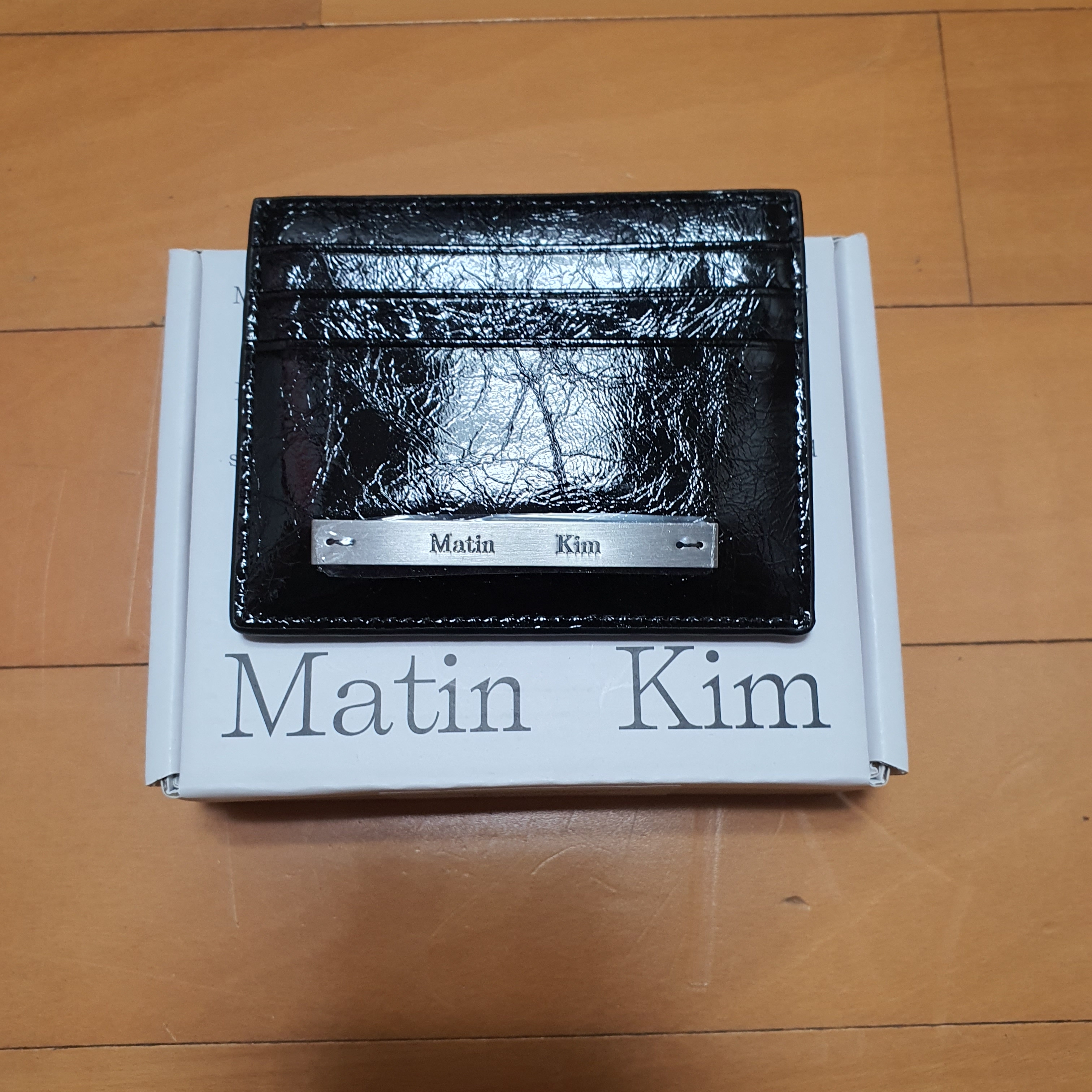 Matin Kim Glossy Slim Metal Card Holder Black 착용 스타일