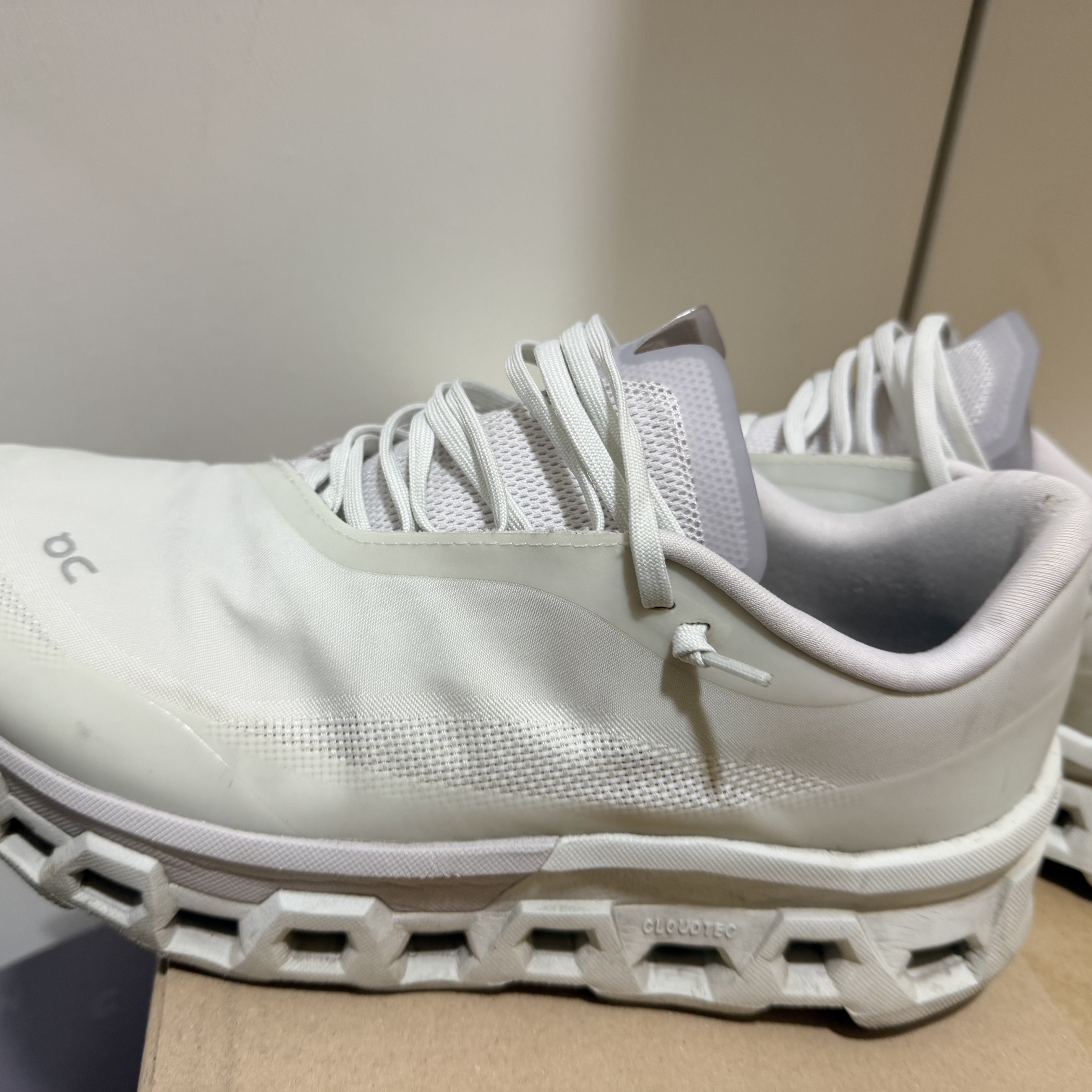 On Running x Post Archive Faction (Paf) Cloudmonster 2 Vapor Frost 착용 스타일