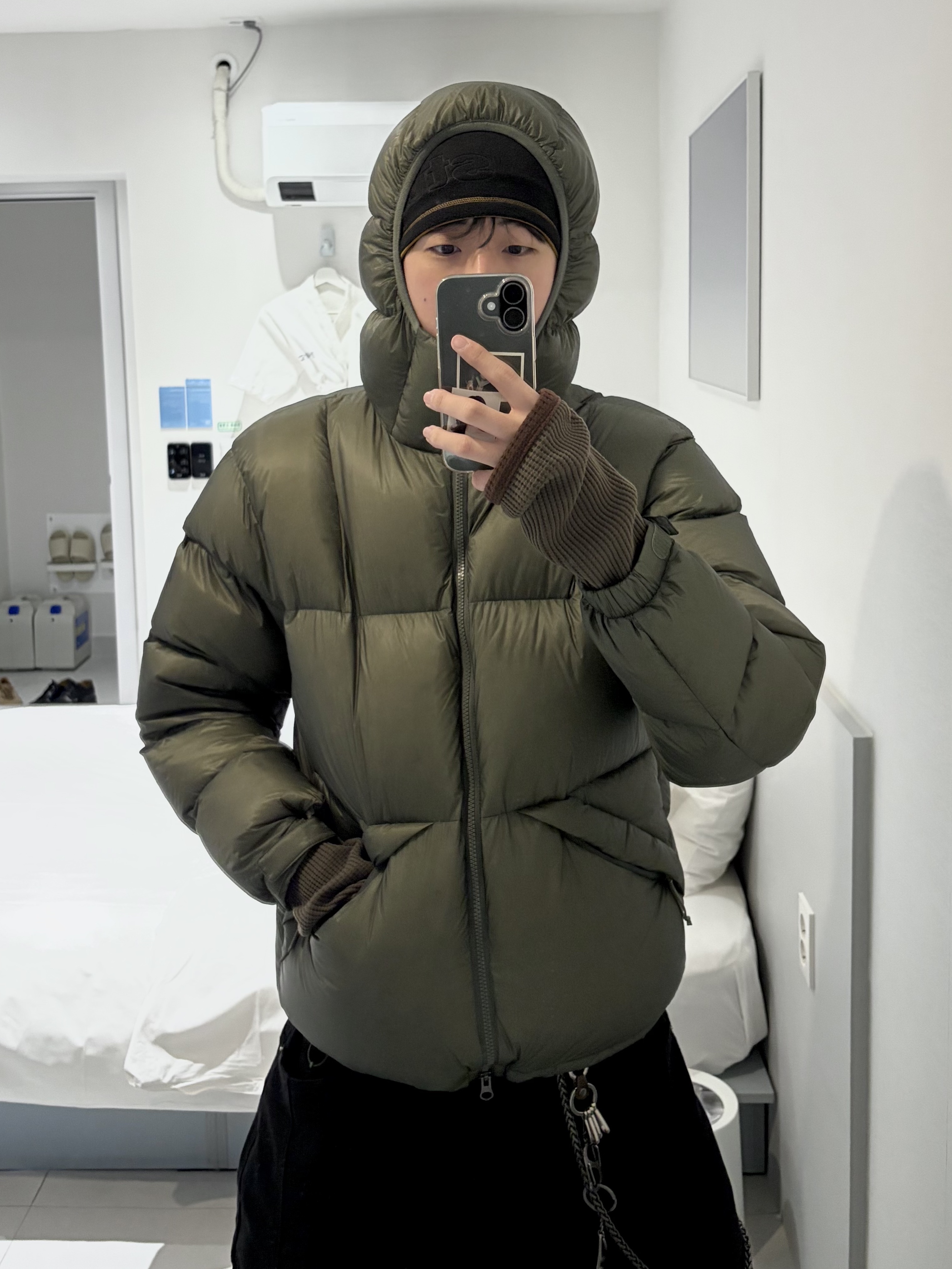 Black Yak Climbing Stone Master Down Jacket Urban Blue, Stussy Reversible Tech Skullcap Coffee 착용 스타일