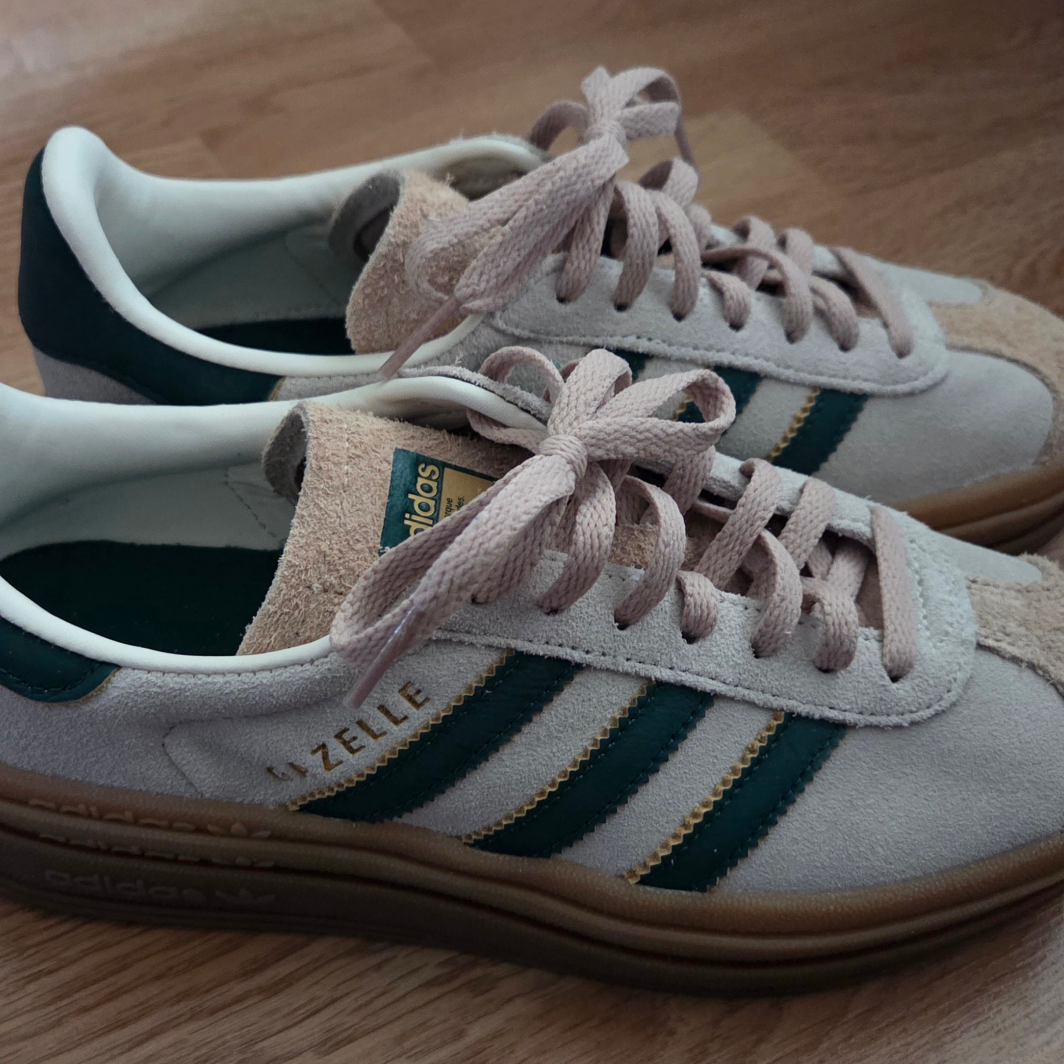 (W) Adidas Gazelle Bold Cream White Collegiate Green 착용 스타일