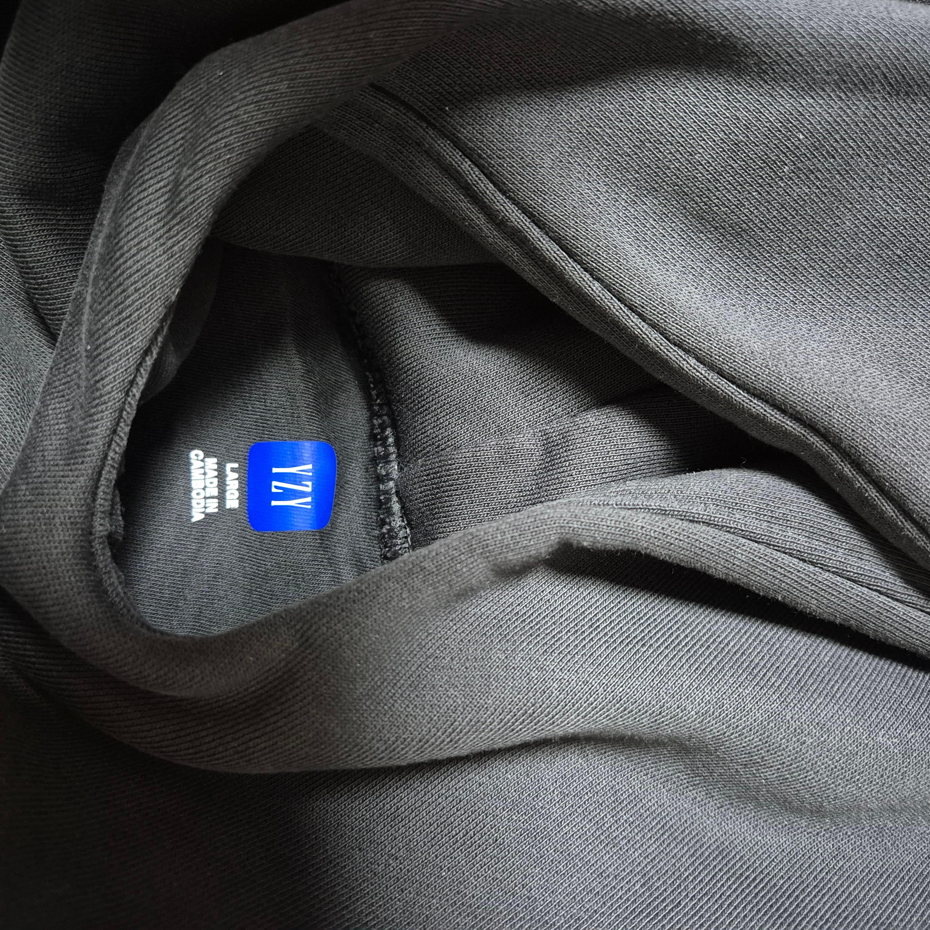 Yeezy Gap Engineered By Balenciaga Logo Hoodie Black 착용 스타일