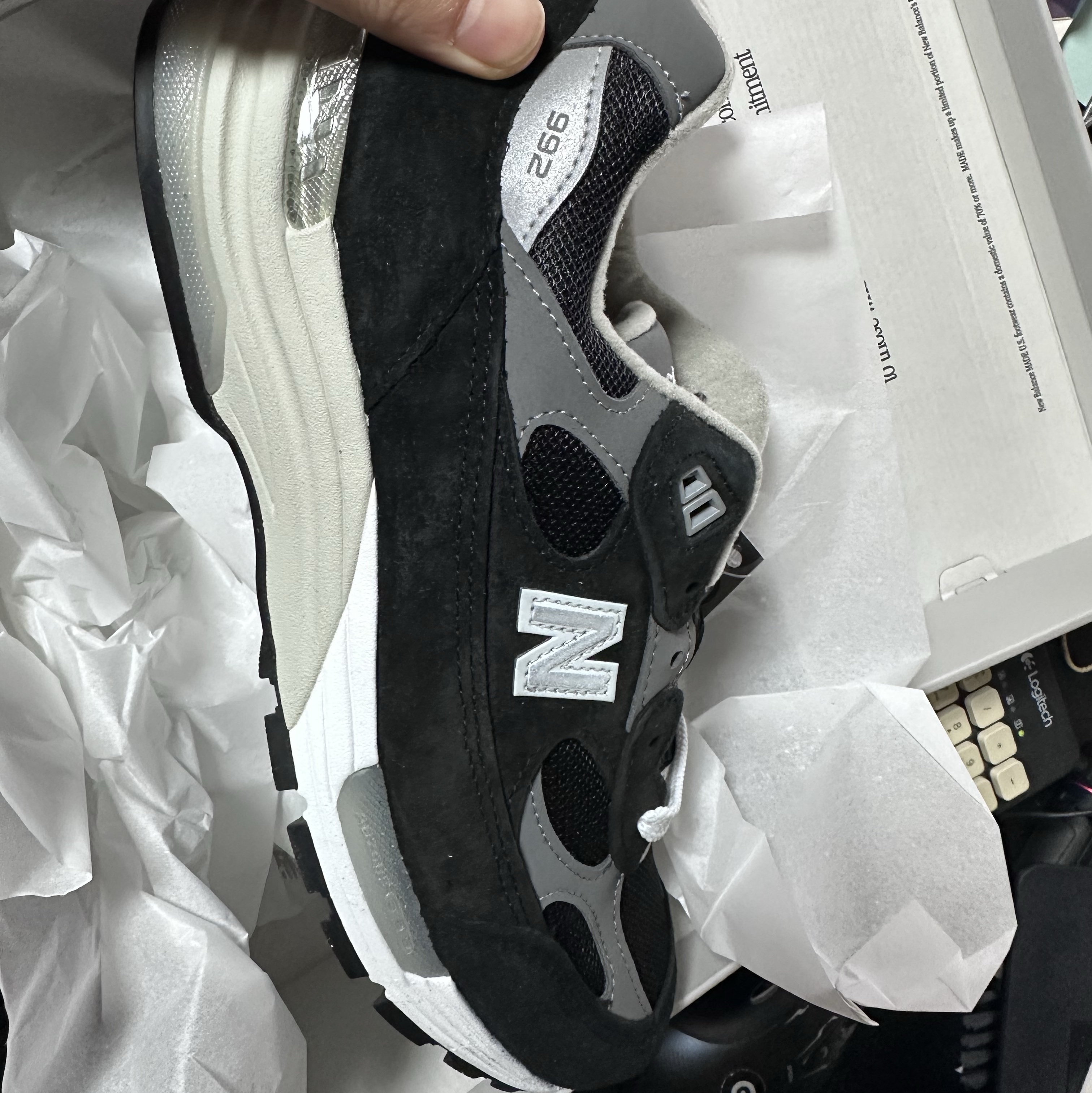 New Balance 992 Made in USA Core Black Grey 착용 스타일