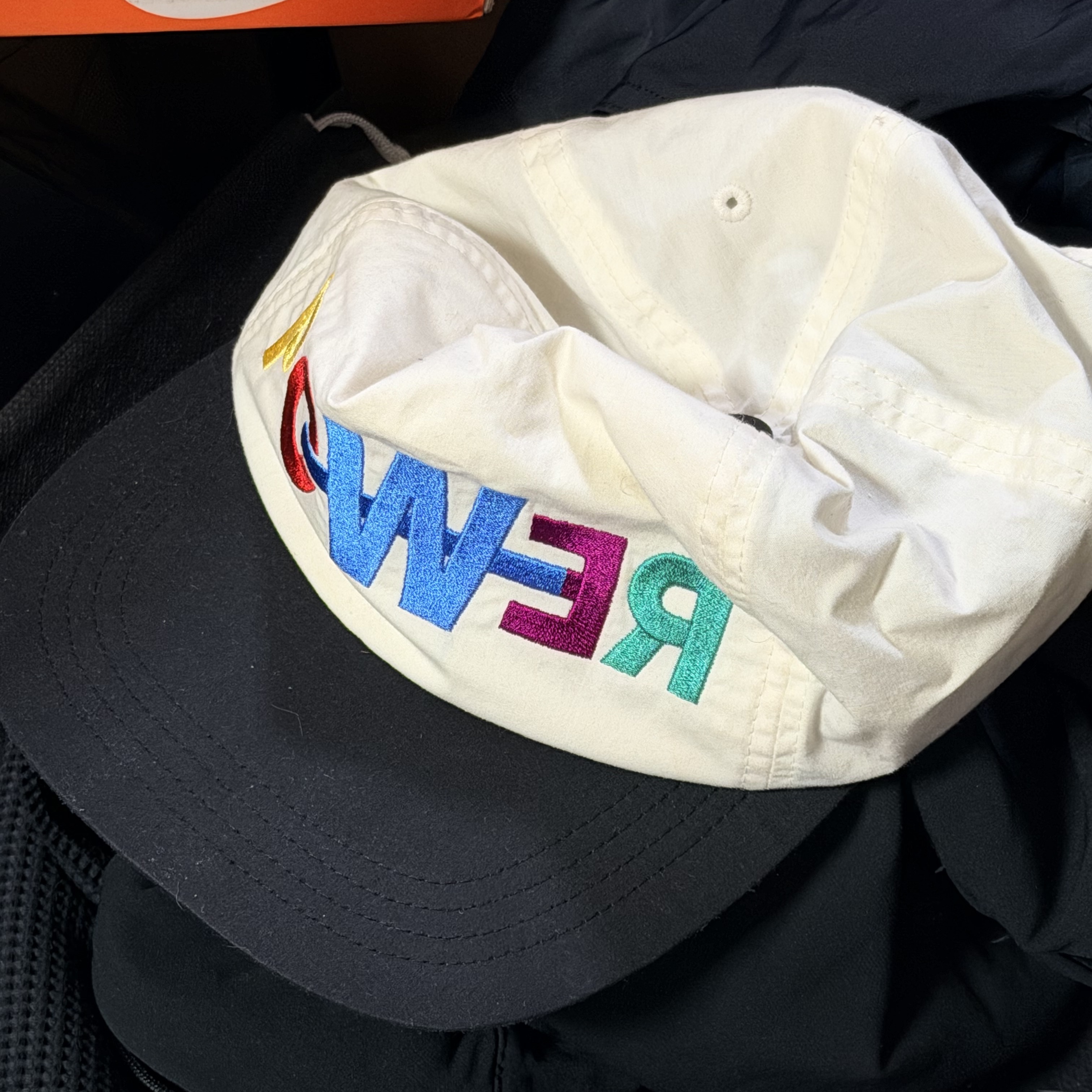 G-DRAGON Power Ball Cap White 착용 스타일