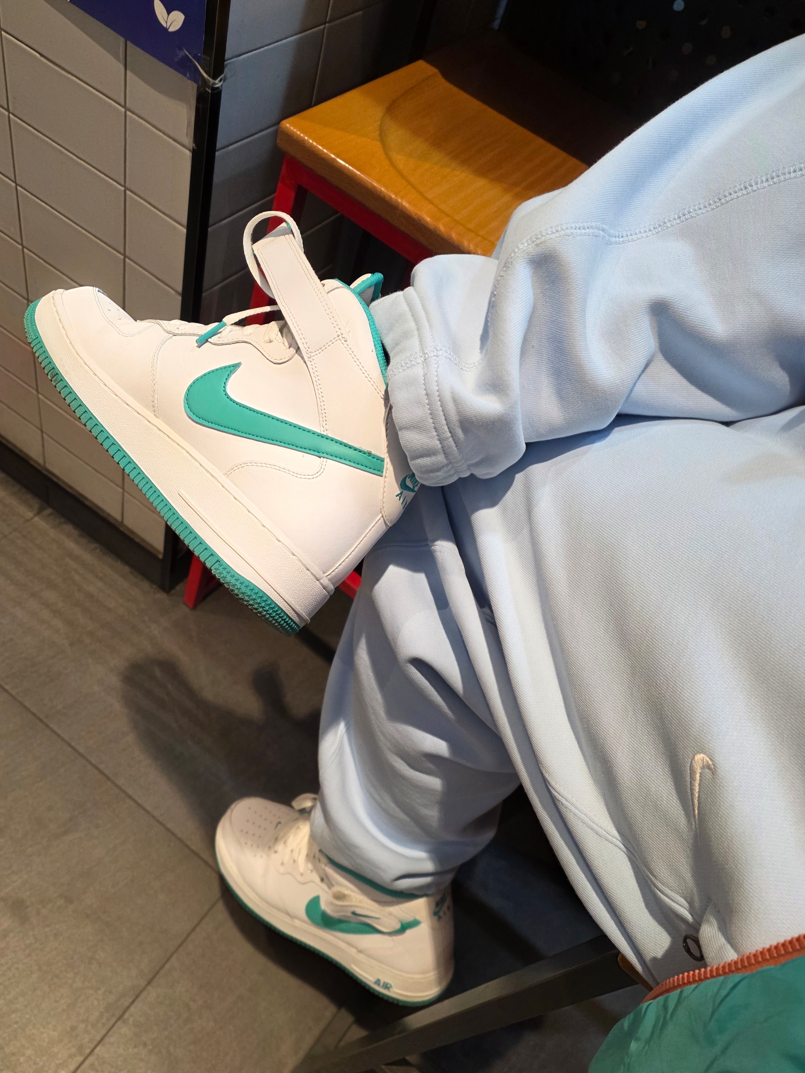 Nike Air Force 1 Mid '07 White Clear Jade, Nike NRG Solo Swoosh Fleece Pants Celestine Blue - US/EU 착용 스타일 - 3