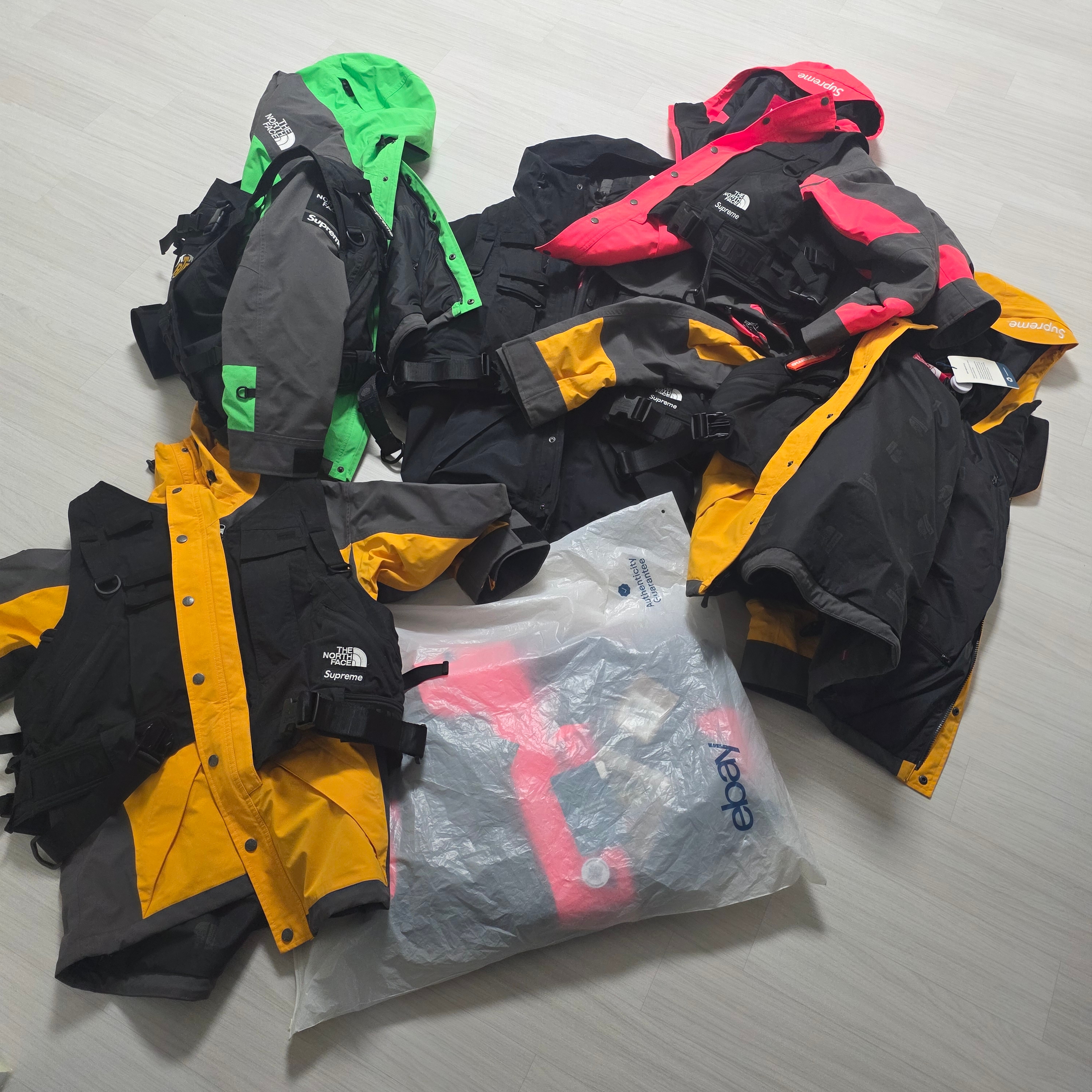 Supreme x The North Face RTG Jacket + Vest Black - 20SS, Supreme x The North Face RTG Jacket + Vest Red - 20SS 착용 스타일