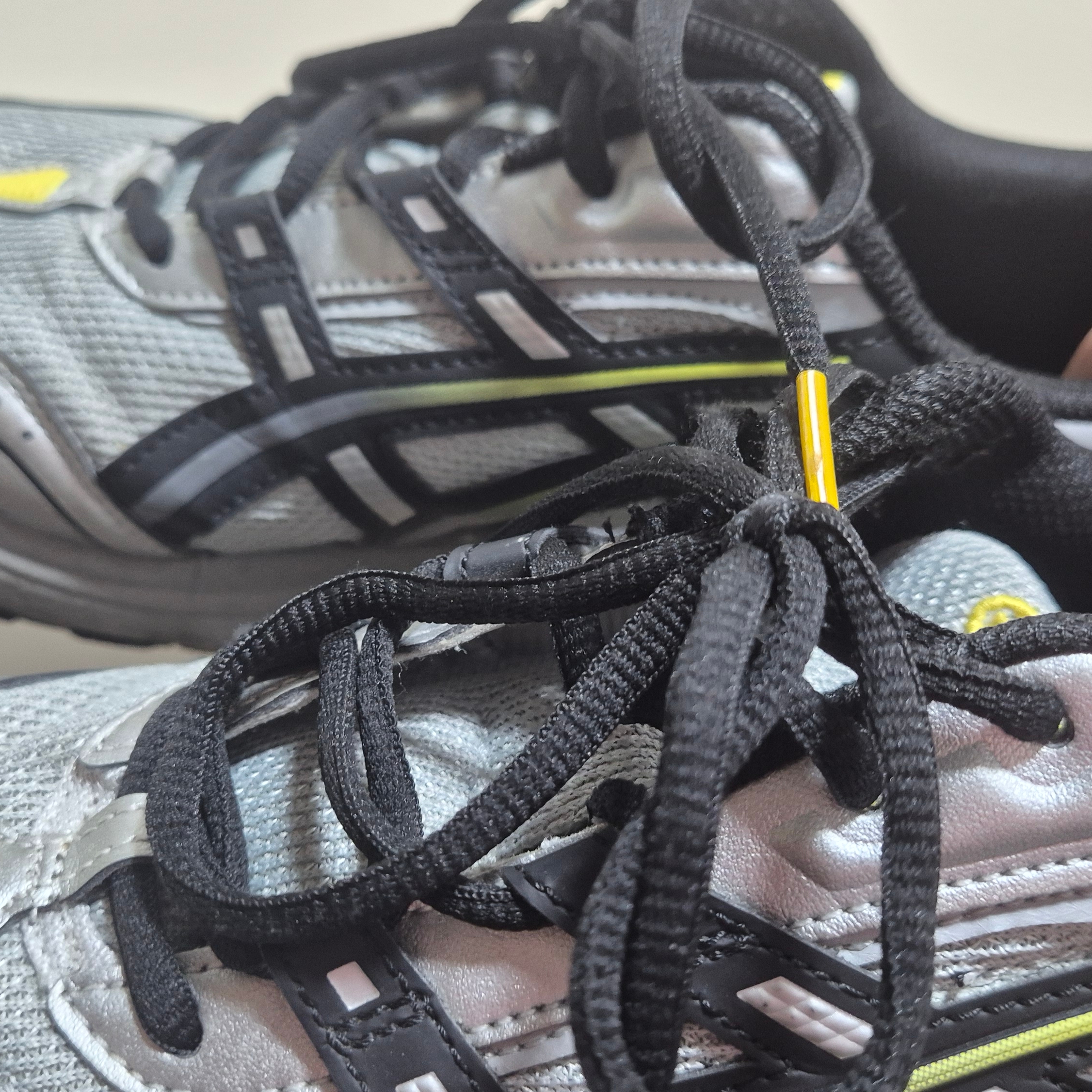 Asics Gel-1090 Mid Grey Black 착용 스타일