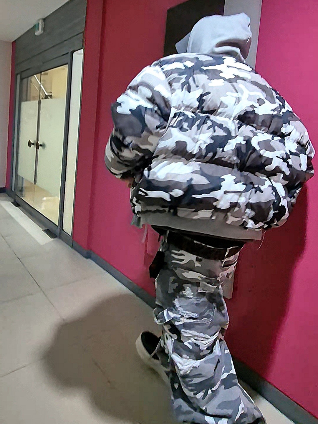 Project G/R Reversible Hooded Puffer Jacket Grey 착용 스타일