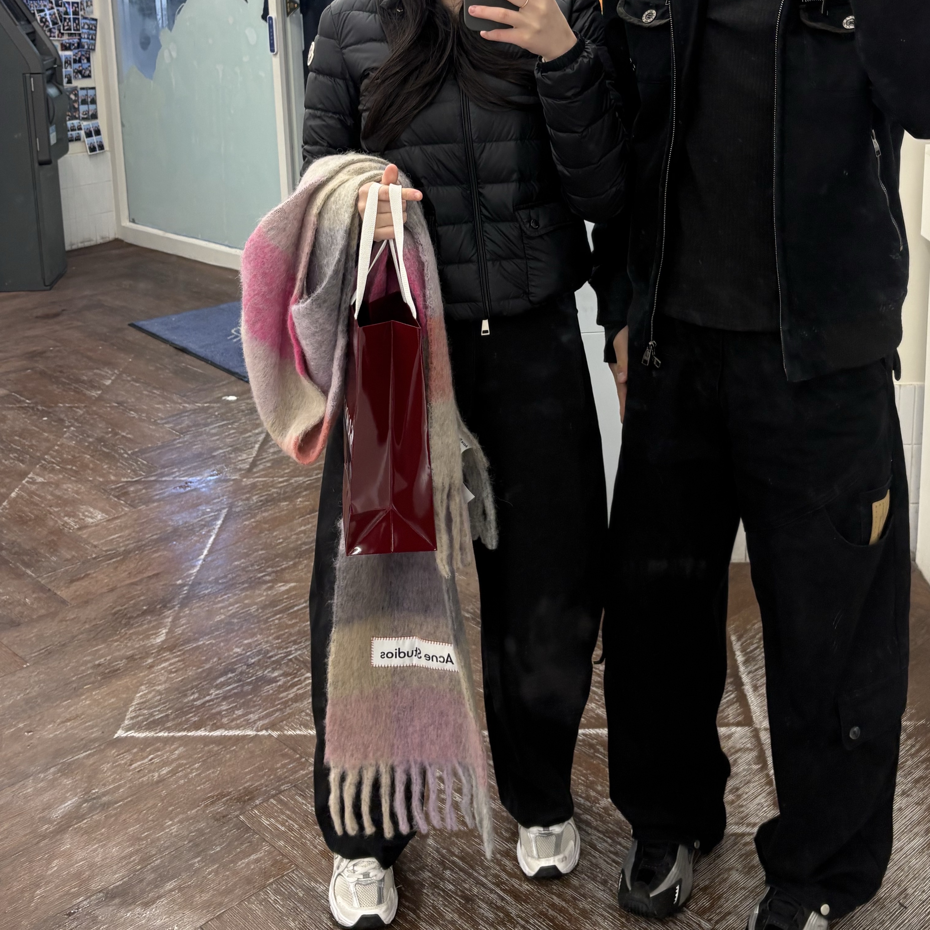 Acne Studios Mohair Check Muffler Fuchsia Lilac Pink, (W) Moncler Lans Short Down Jacket Black - 22SS 착용 스타일