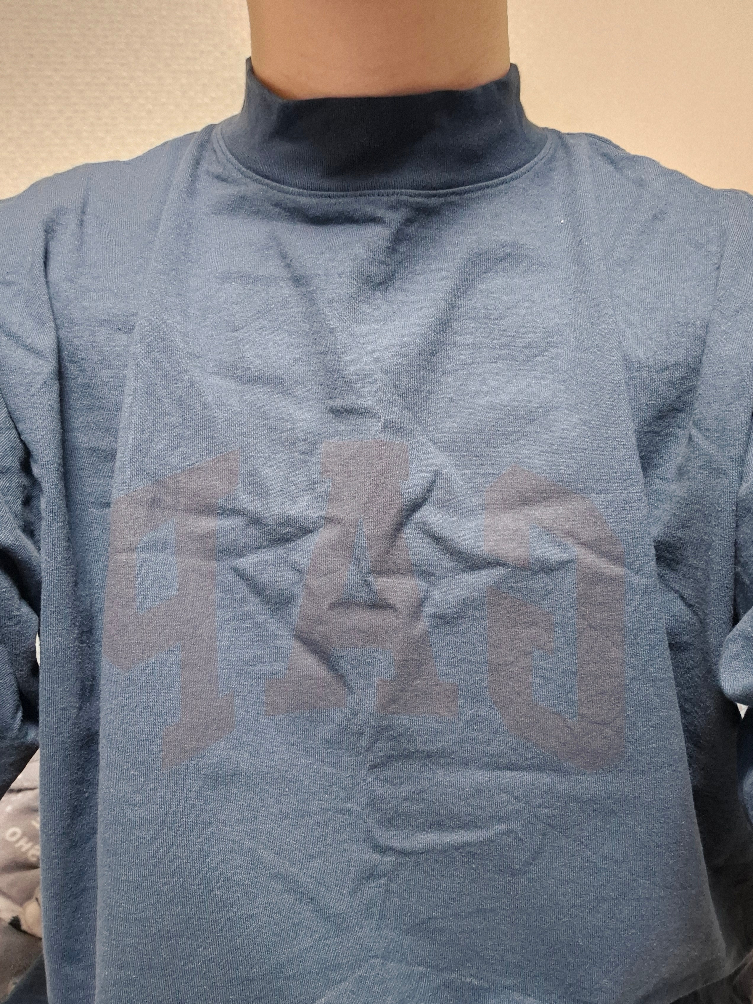 Yeezy Gap Engineered By Balenciaga Dove Long Sleeve T-Shirt Dark Blue 착용 스타일