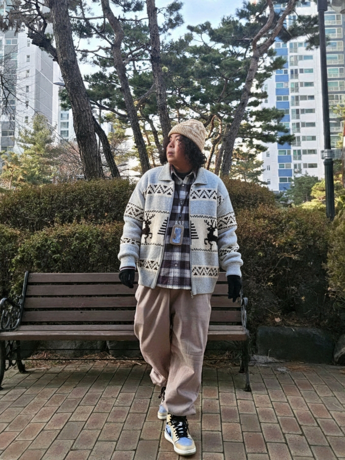 Millo Archive Noble Deer Cowichan Gray, (W) Nike NRG Solo Swoosh Fleece Pants Malt - US/EU 착용 스타일
