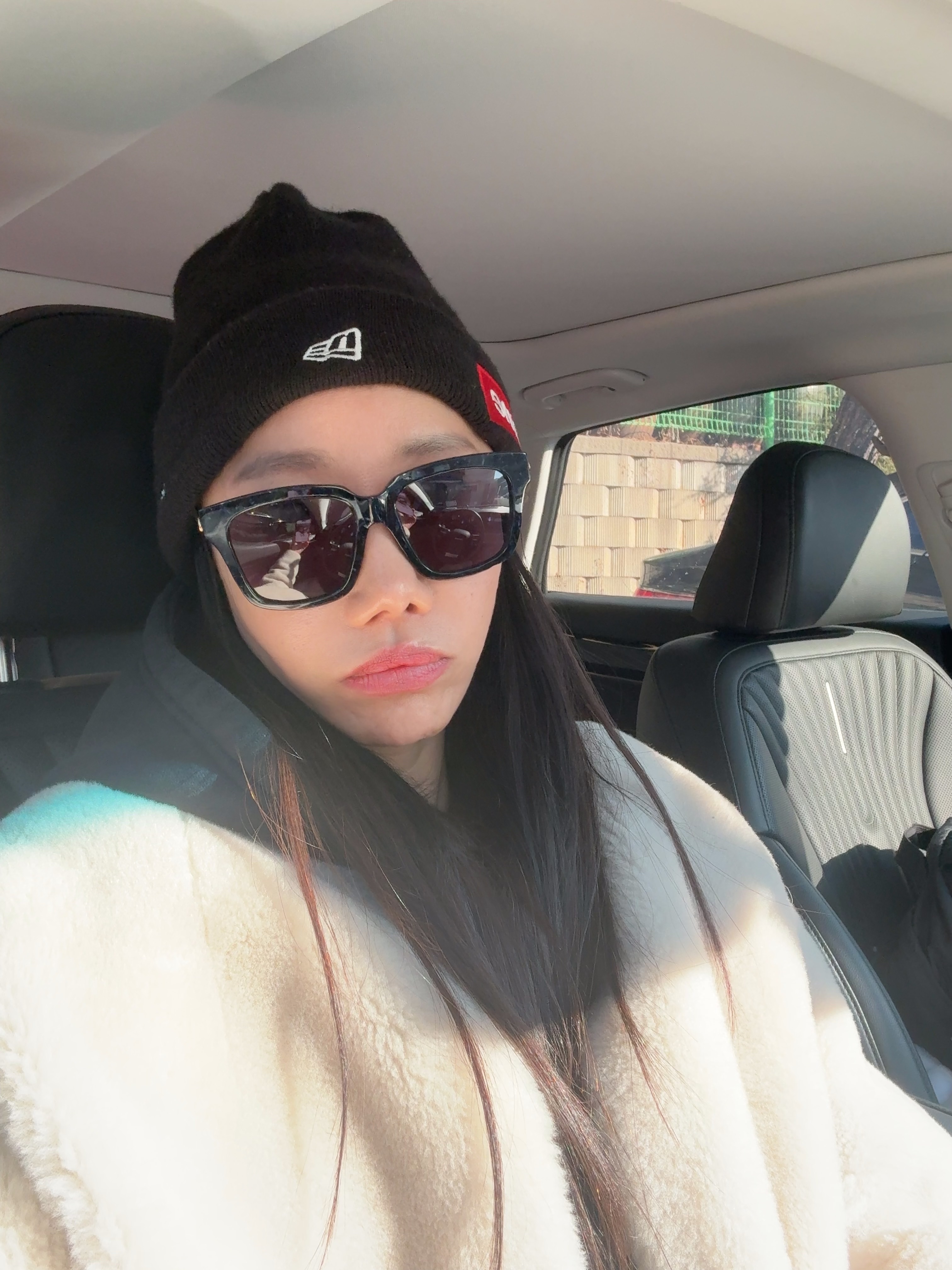 Supreme New Era Box Logo Beanie Black - 22FW, Jordan x Off-White Fleece Pullover Hoodie Black - Asia 착용 스타일 - 1