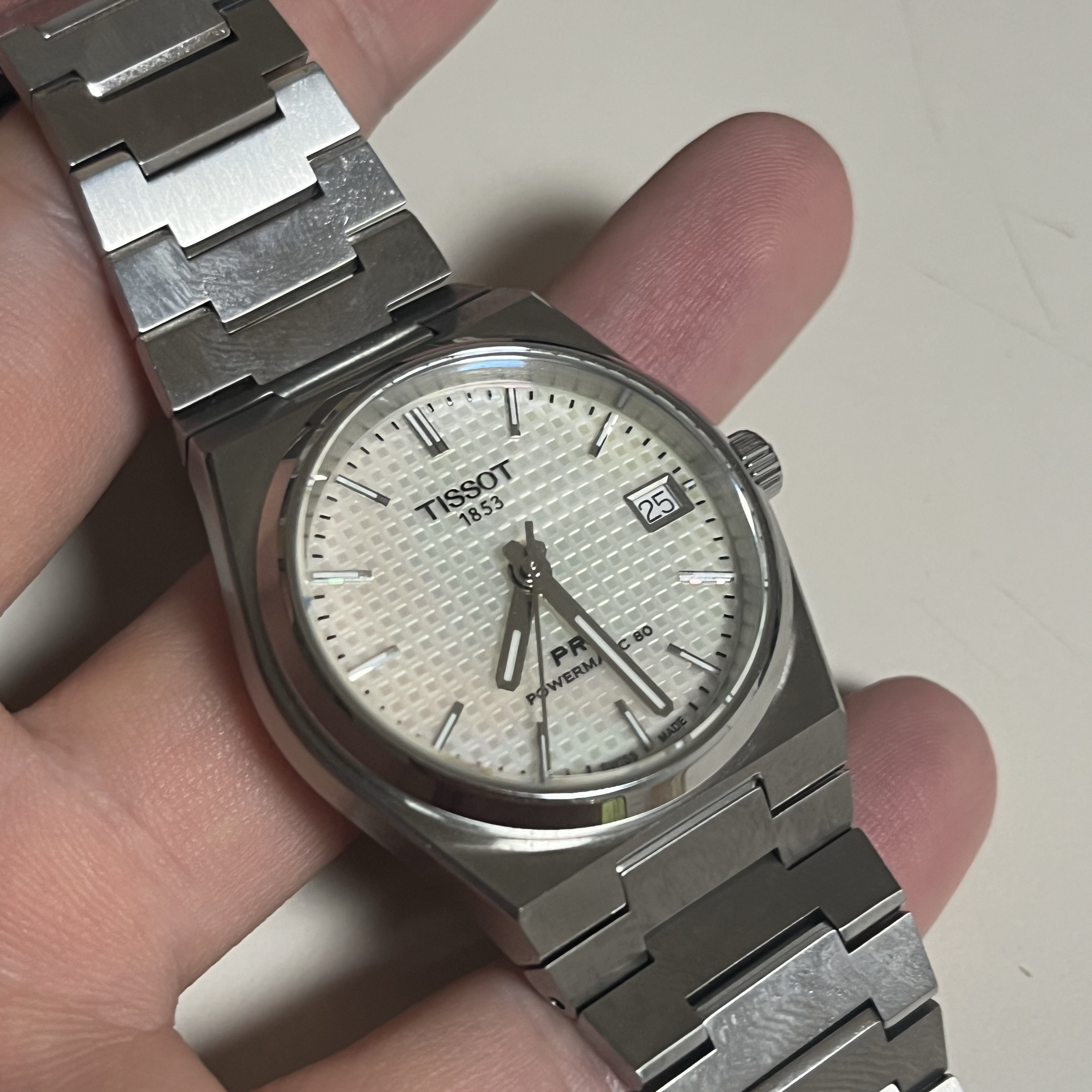 Tissot PRX Powermatic 80 35mm Steel Mother of Pearl 착용 스타일 - 1