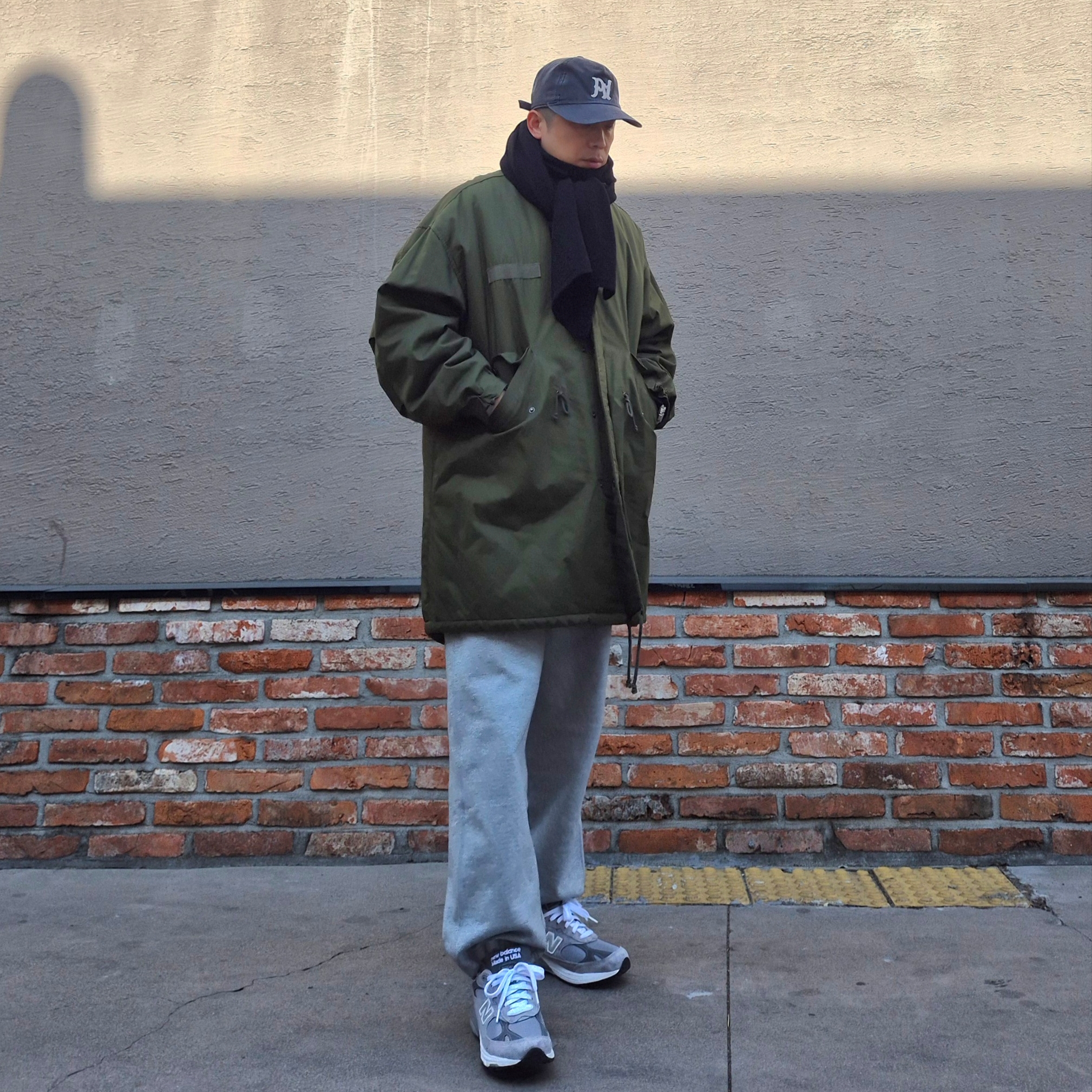 New Balance 993 Made in USA Grey - D Standard, Nike NSW Swoosh Open Hem Fleece Pants Dark Grey Heather - Asia 착용 스타일 - 3