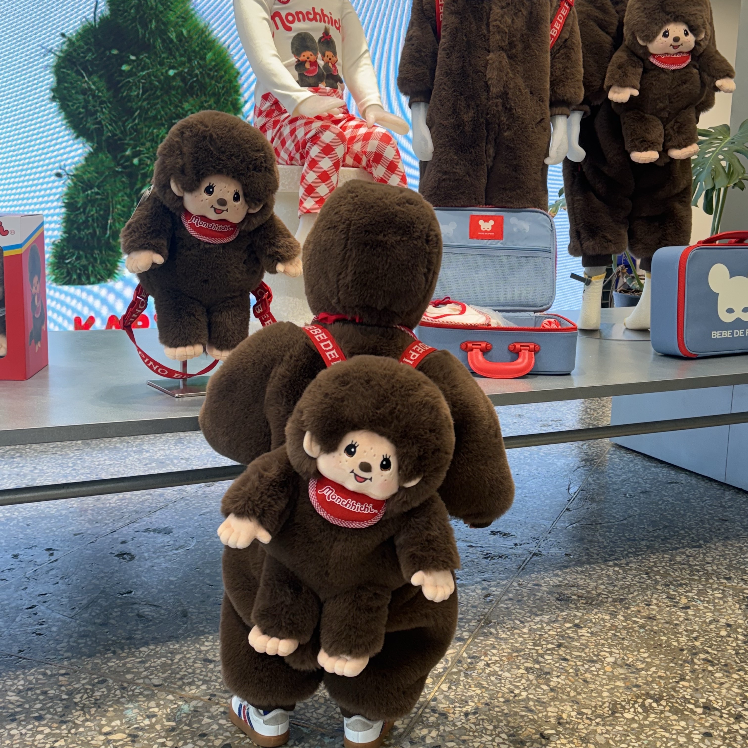 (Kids) Monchhichi x Bebe De Pino Bag Brown, (Kids) Monchhichi x Bebe De Pino Fur Overall Brown 착용 스타일 - 3
