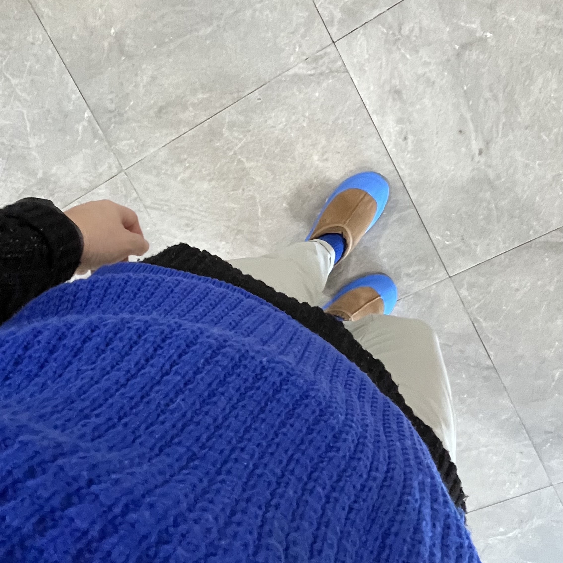UGG Tasman Weather Hybrid Chestnut Big Sky 착용 스타일 - 1