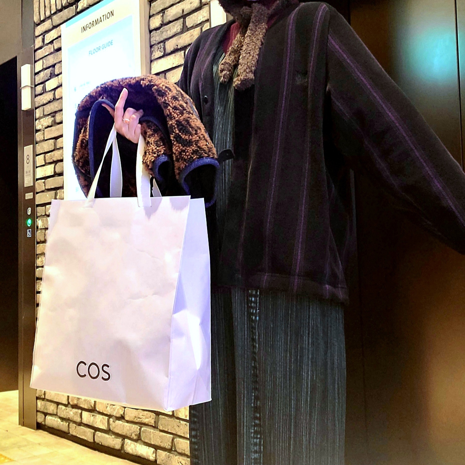 Uniqlo x Needles Fleece Oversized Cardigan Black - KR 착용 스타일 - 2