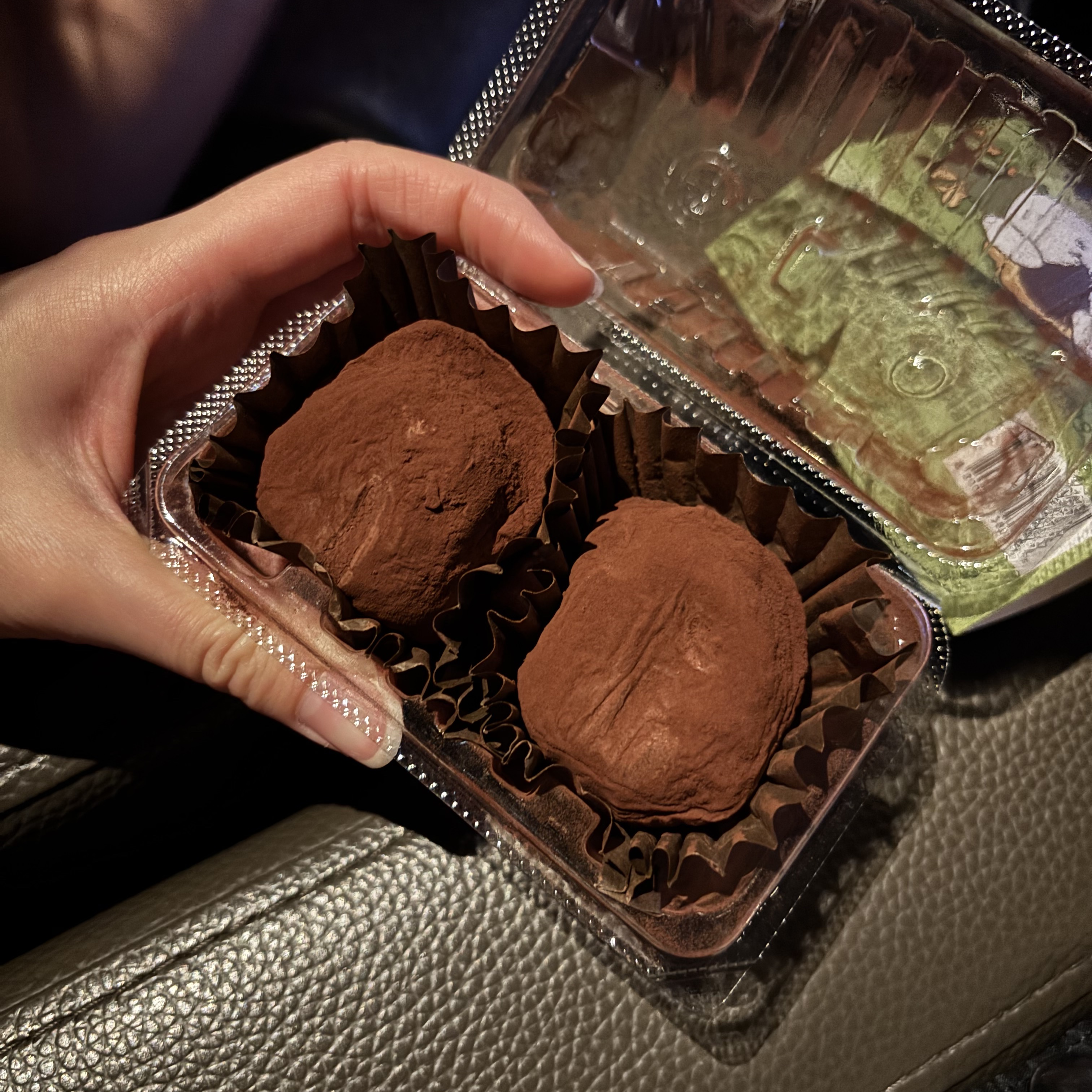 [KREAM 단독] tongtonge Dubai Style Chewy Cookies Pistachio Set 착용 스타일 - 2