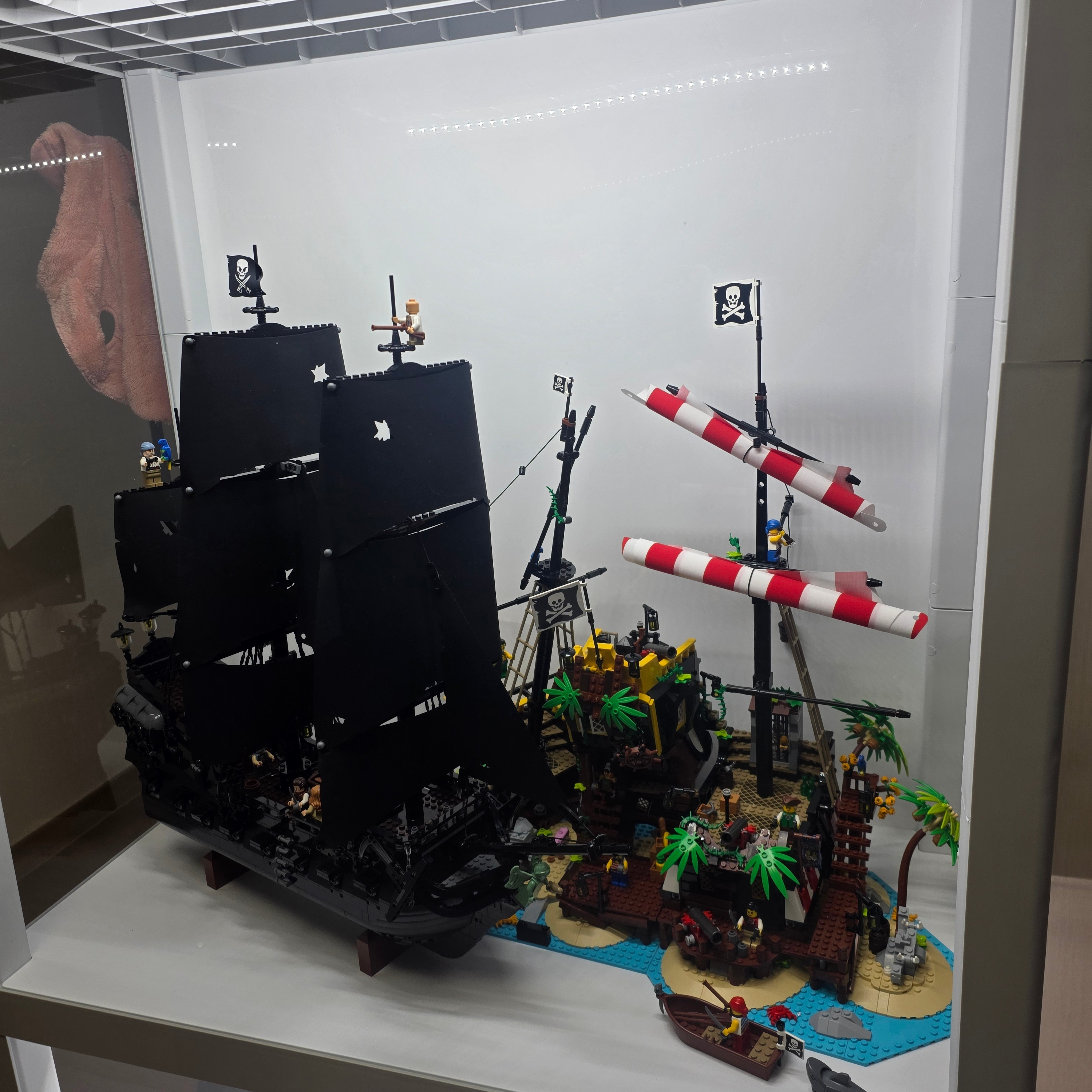 Lego Pirates of Barracuda Bay, Lego Icons Captain Jack Sparrow's Pirate Ship 착용 스타일