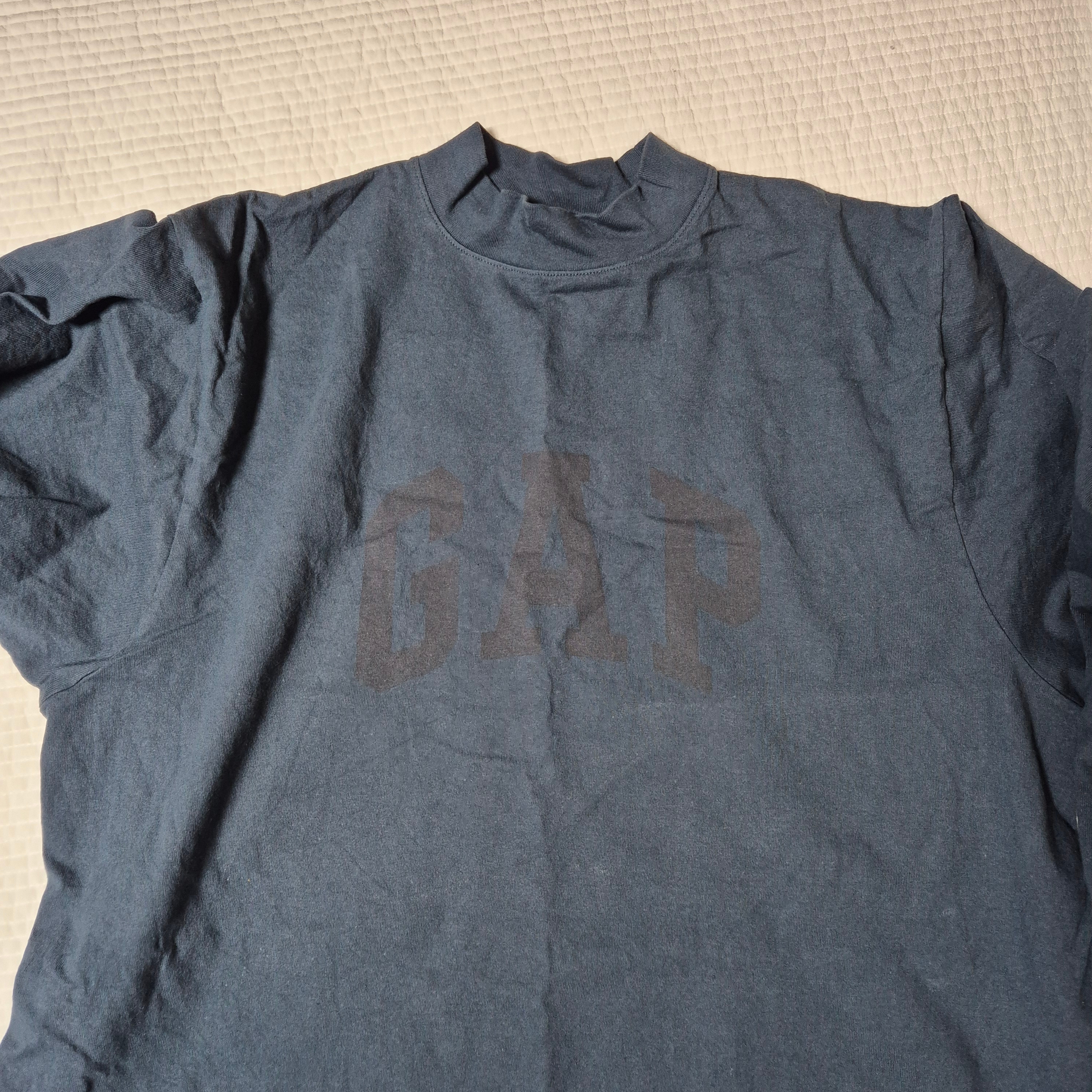 Yeezy Gap Engineered By Balenciaga Dove Long Sleeve T-Shirt Dark Blue 착용 스타일