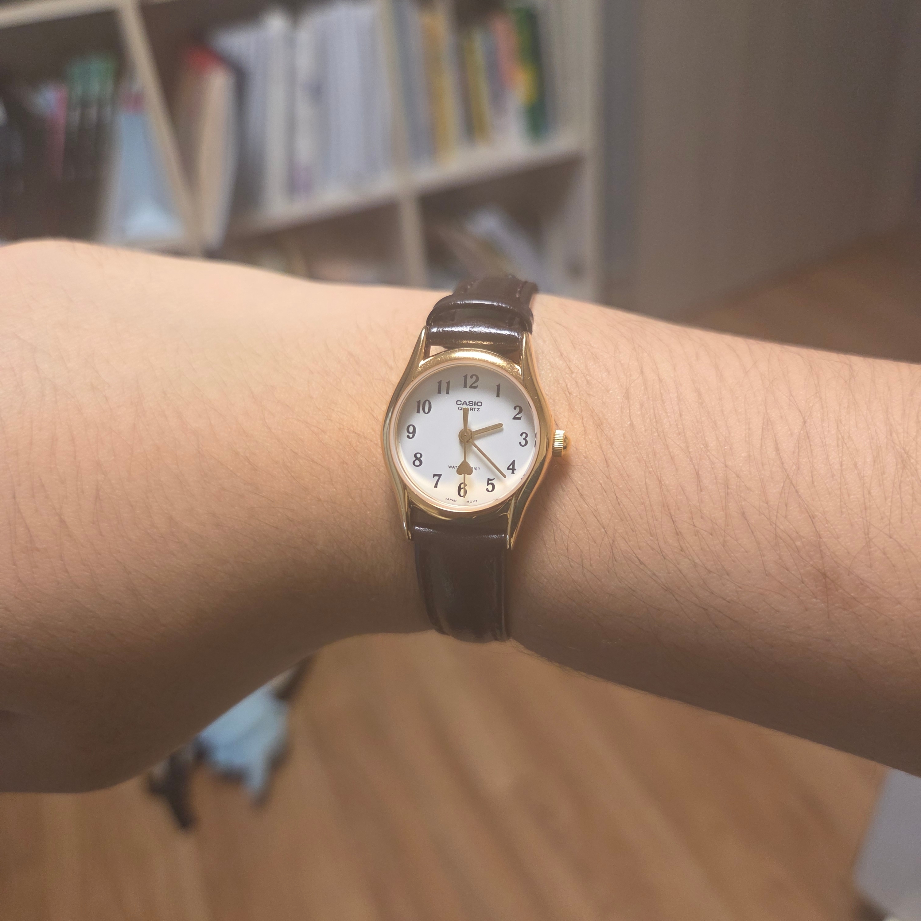 Casio LTP-1094Q-7B5R 착용 스타일 - 2