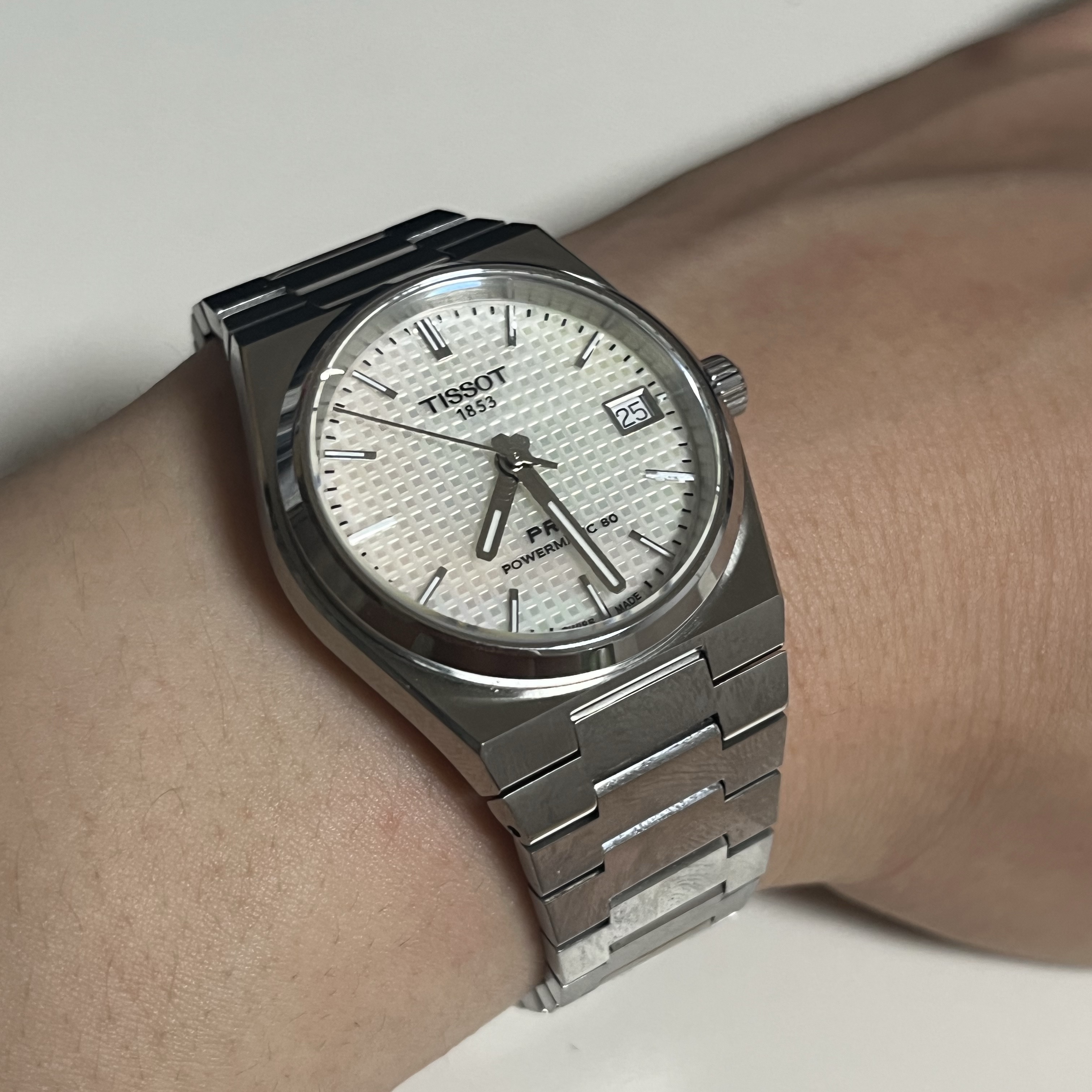 Tissot PRX Powermatic 80 35mm Steel Mother of Pearl 착용 스타일 - 2