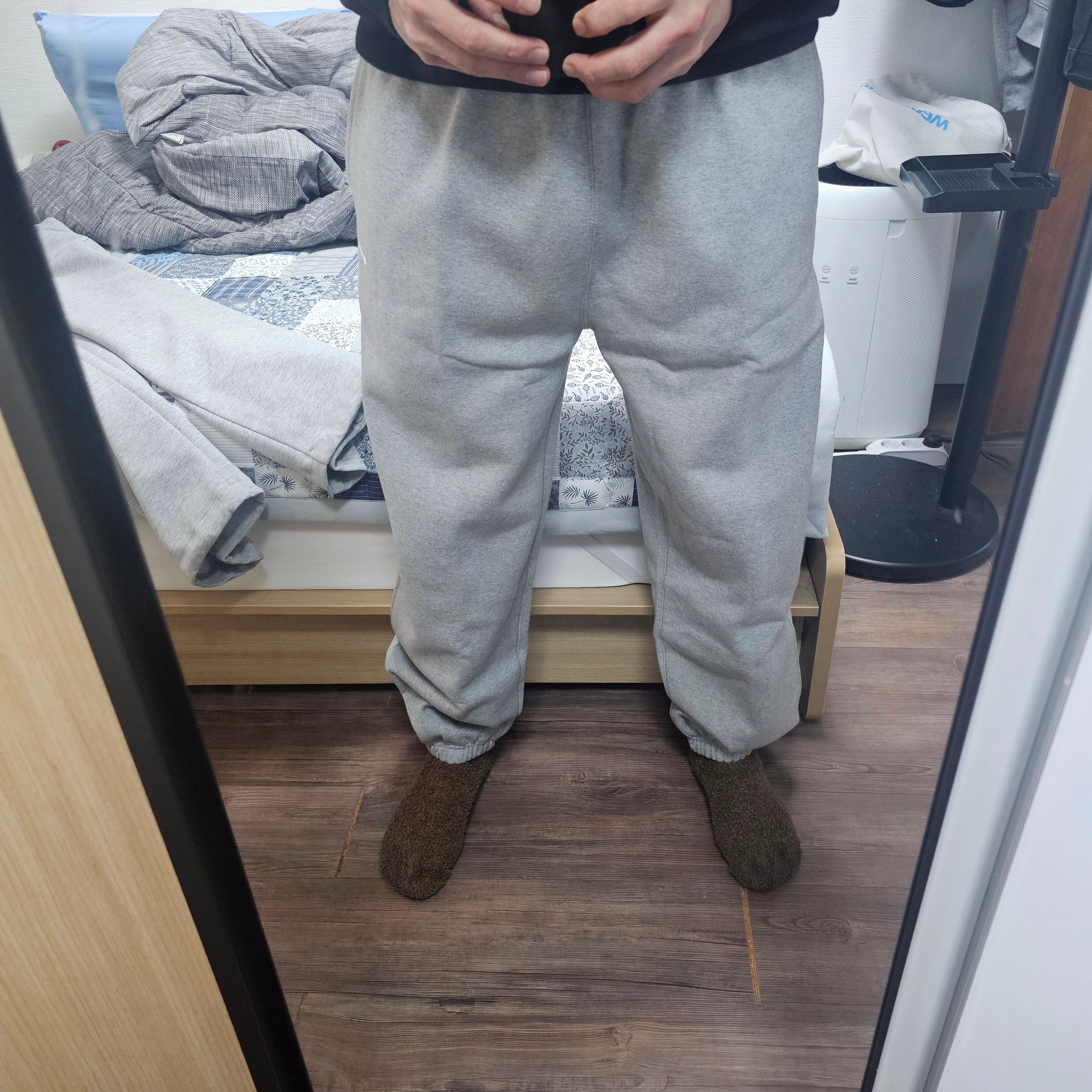 (W) Nike NRG Solo Swoosh Fleece Pants Dark Grey Heather - Asia 착용 스타일