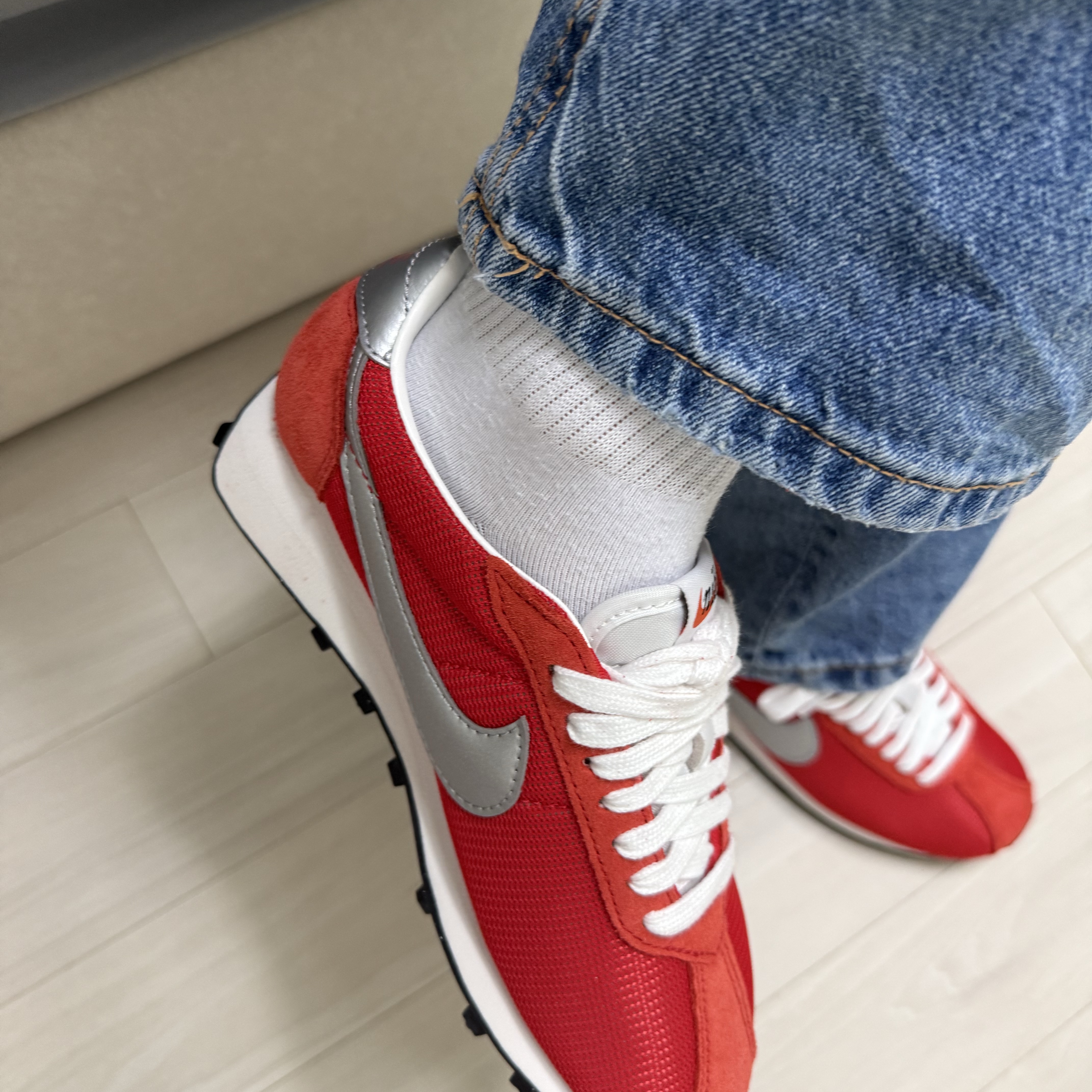 (W) Nike LD-1000 University Red and Metallic Silver 착용 스타일 - 1