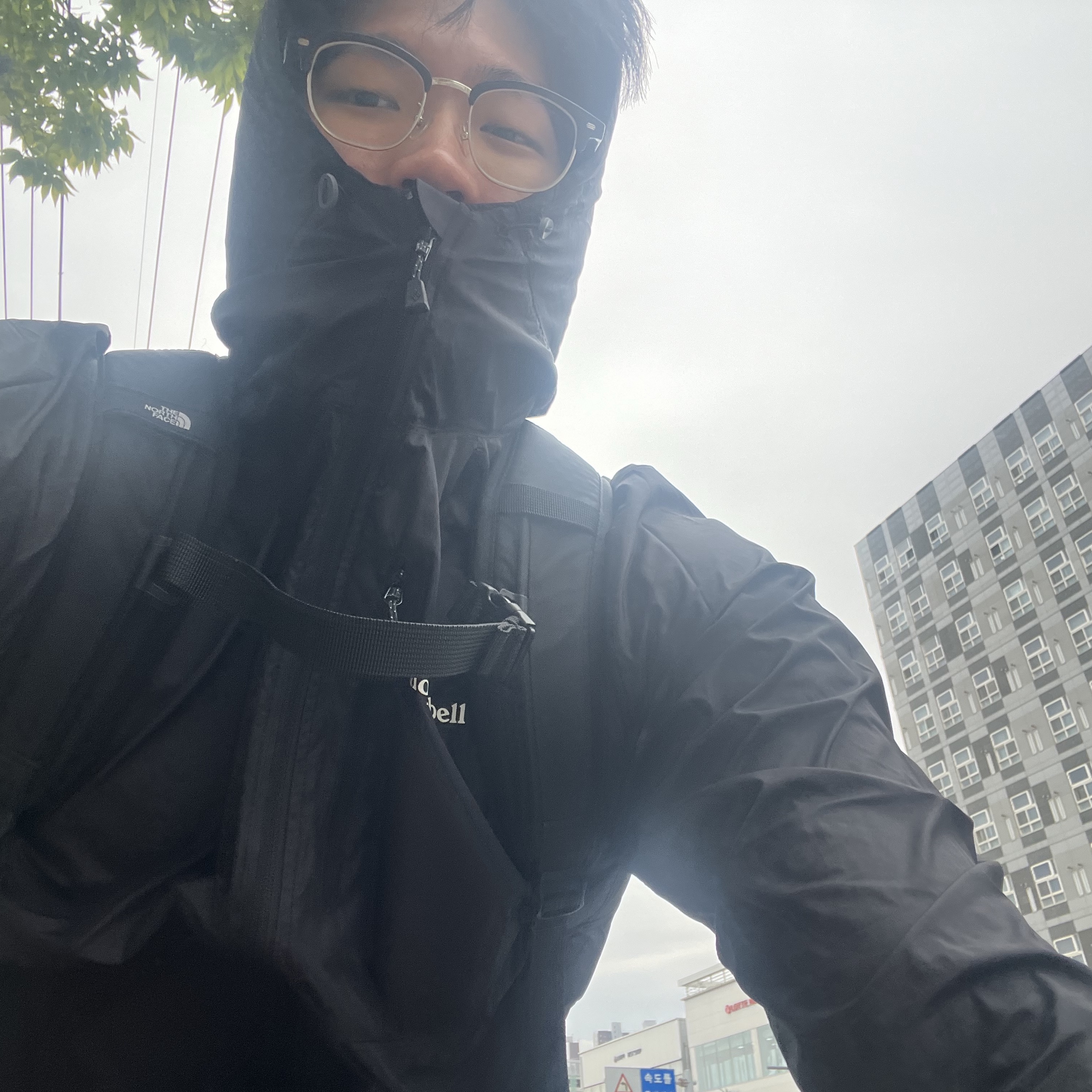 Montbell Trekking Glasses Silver Metallic Light Grey, Nike ACG Lava Flow Therma-Fit ADV Jacket Black Summit White - Asia 착용 스타일 - 4