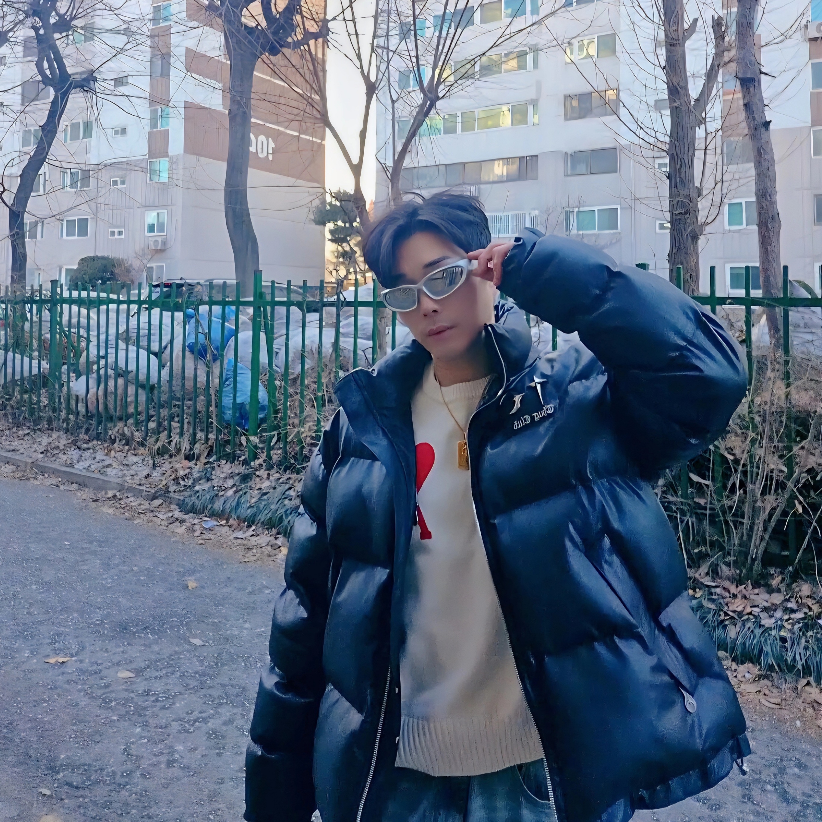 Balenciaga Swift Oval Sunglasses Silver 착용 스타일