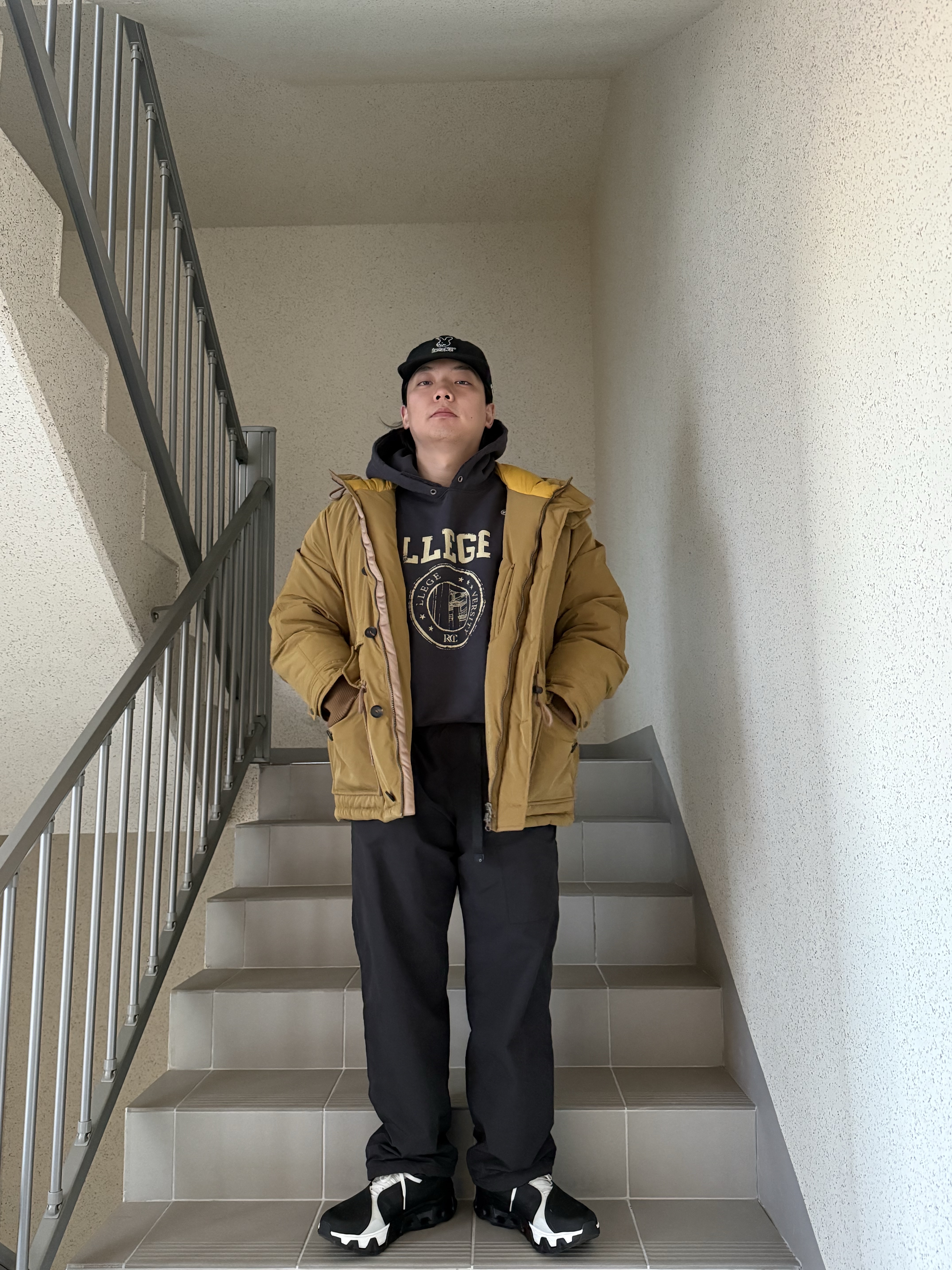 On Running x Post Archive Faction (Paf) Cloudmonster Hyper Black 착용 스타일 - 6