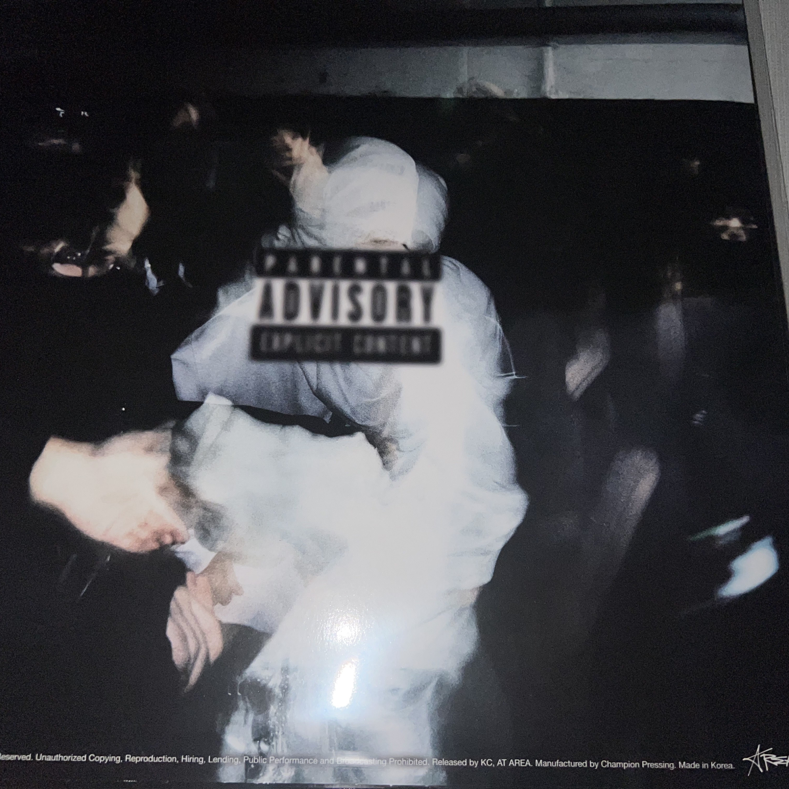 Sik-K x Lil Moshpit K-FLIP+ Deluxe LP White Marble 착용 스타일